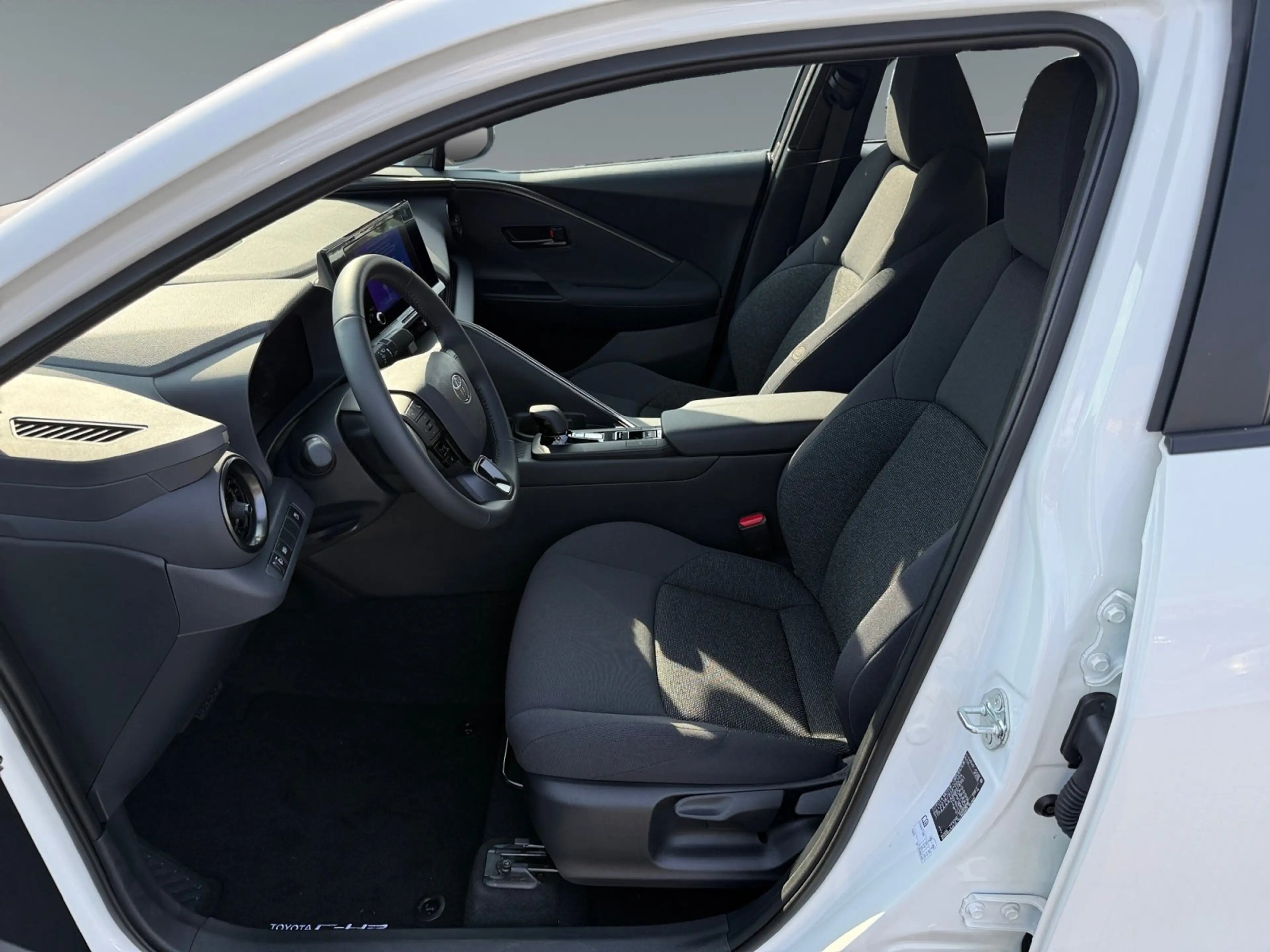 Toyota C-HR FLOW 1.8 HYBRID CARPLAY*RFK*LED*TEMPOMAT — photo 10