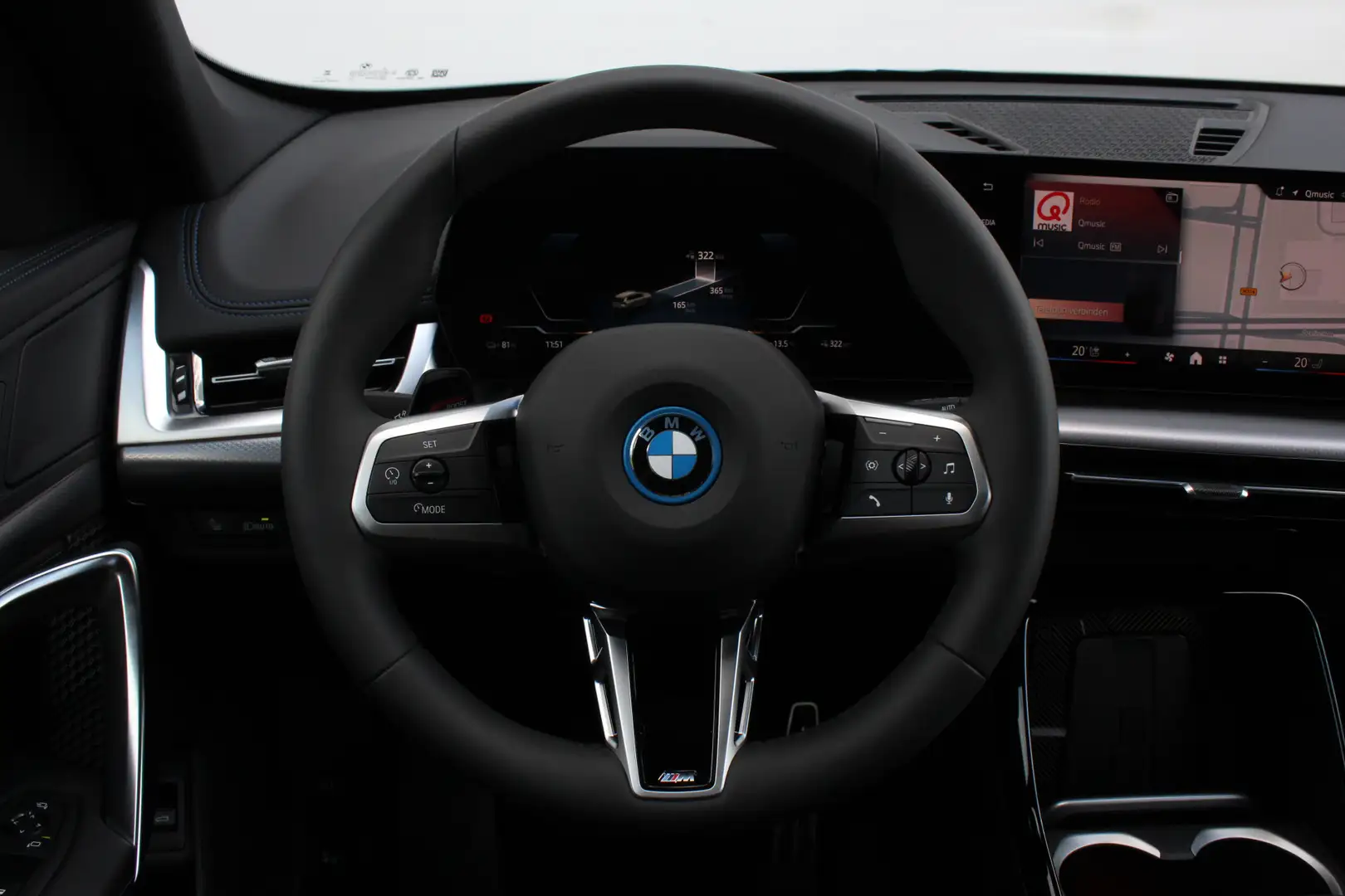 BMW iX1 eDrive20 M Sport / Adaptieve LED / Sportstoelen / Silber - 2