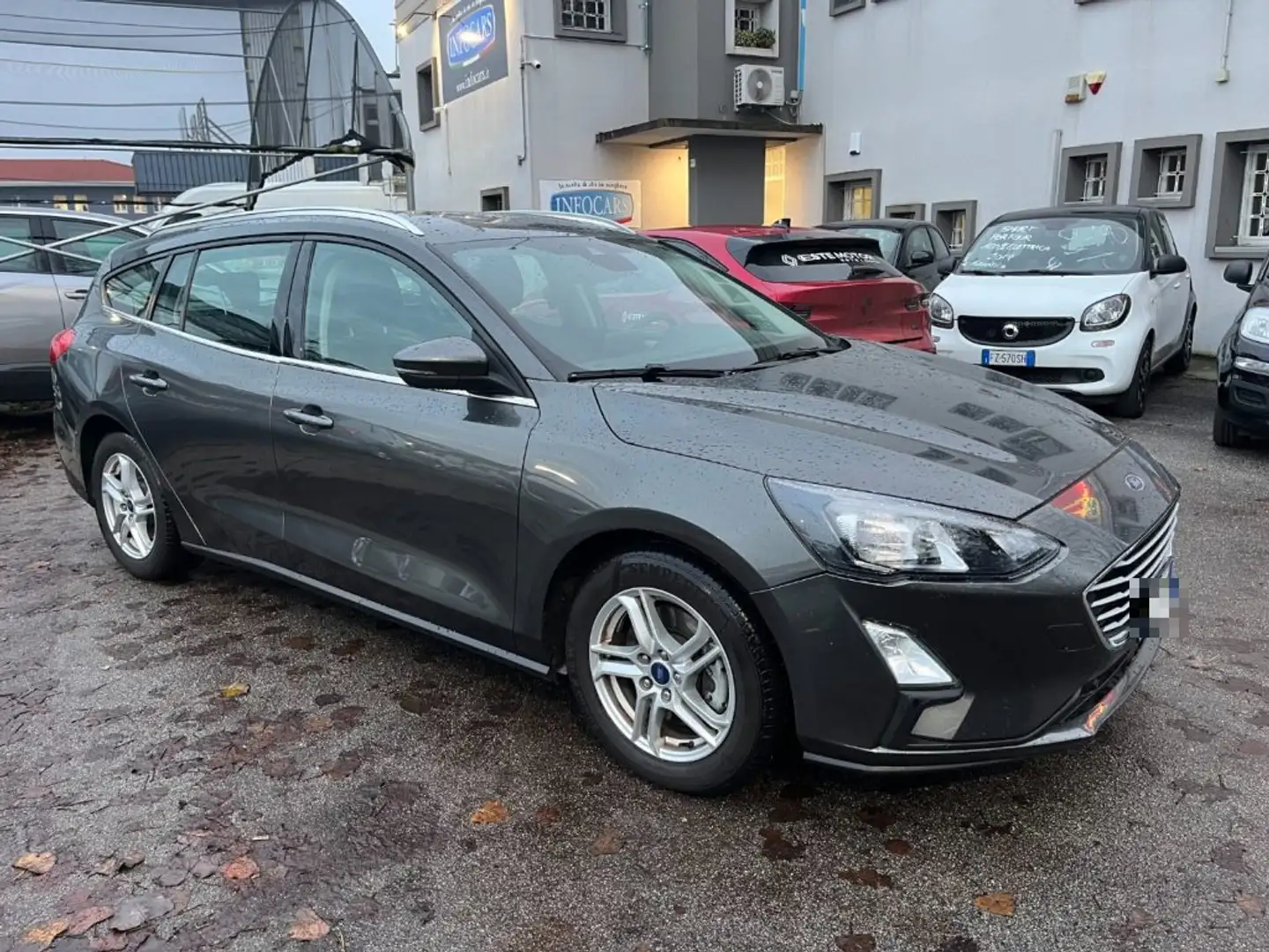 Ford Focus 1.5 EcoBlue 120 CV aut. SW Business PROMO Grau - 1