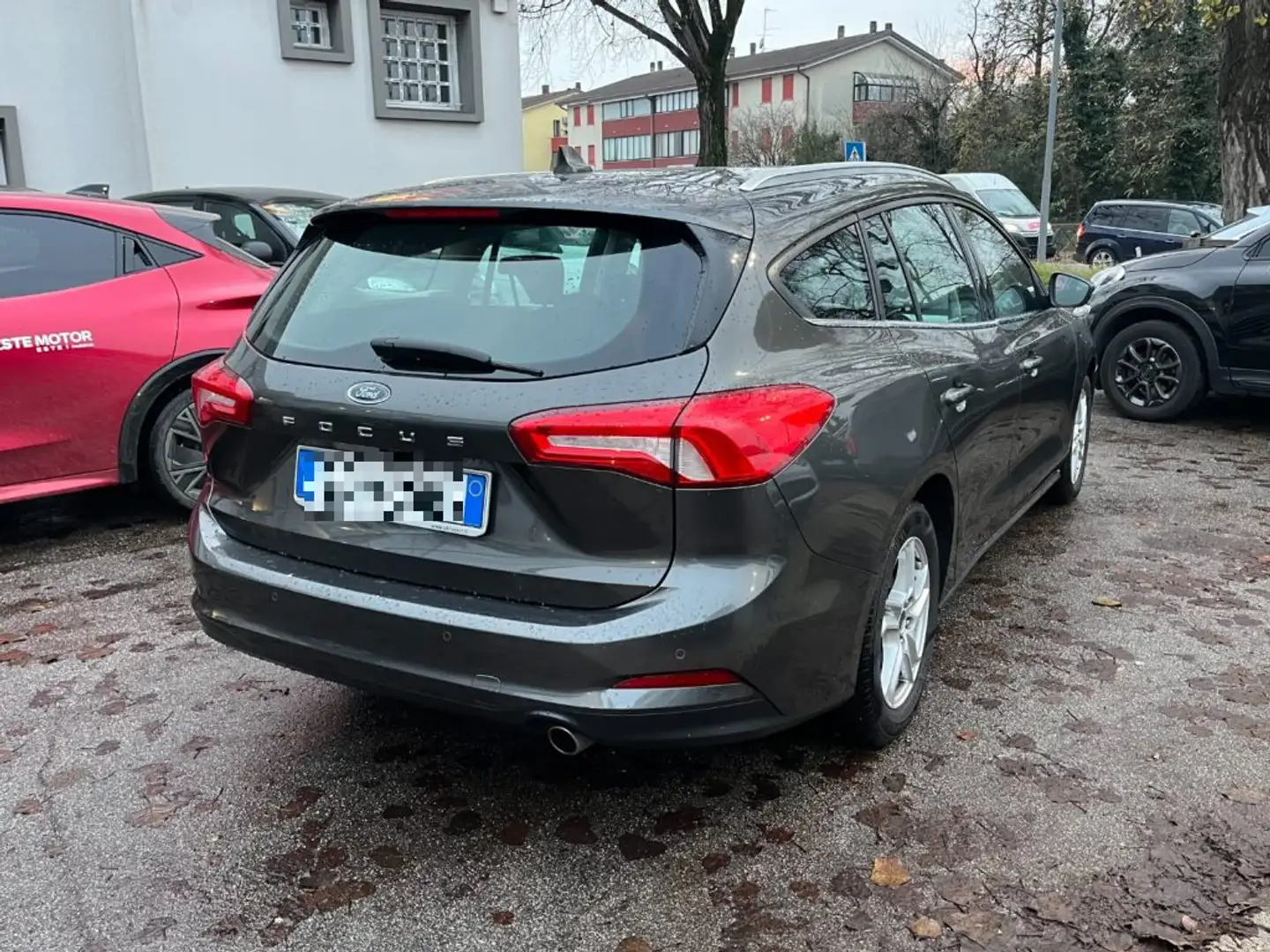 Ford Focus 1.5 EcoBlue 120 CV aut. SW Business PROMO Grau - 2