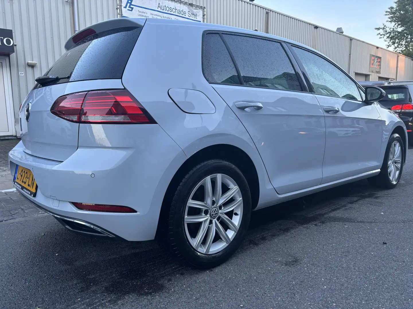 Volkswagen Golf 1.4 TSI Highline Business R / 167 DKM / 2017 Weiß - 2