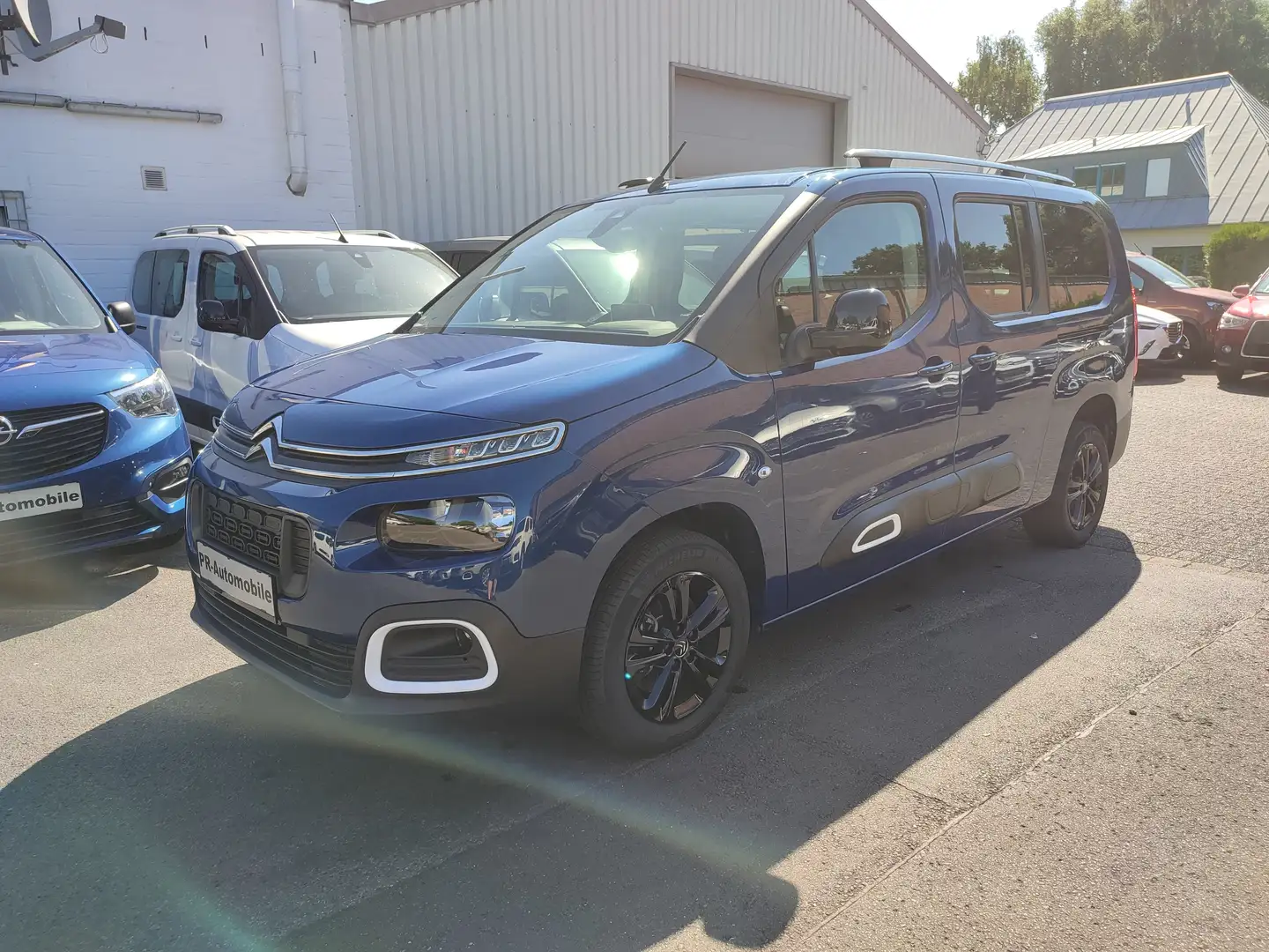 Citroen Berlingo XL 7-Sitzer 130 EAT8 Navi+Cam/AHK Blau - 1