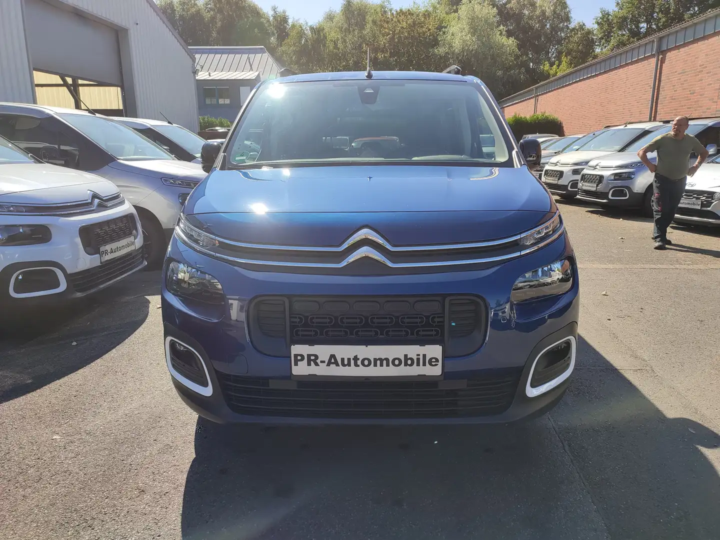 Citroen Berlingo XL 7-Sitzer 130 EAT8 Navi+Cam/AHK Blau - 2