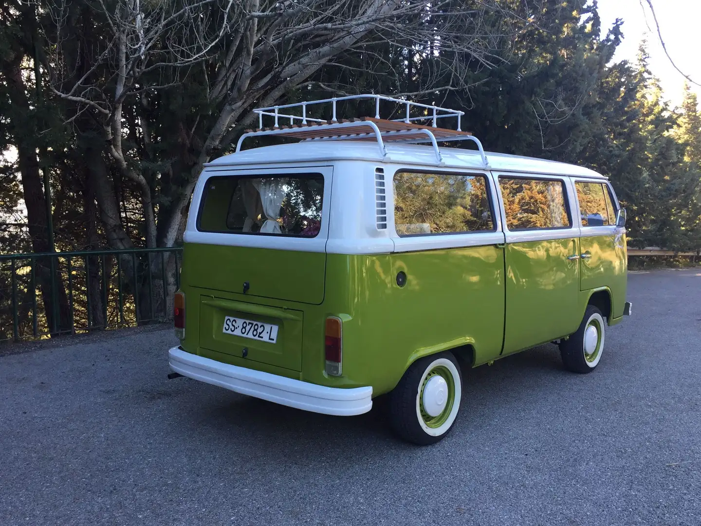 Volkswagen T2 Kombi Verde - 1