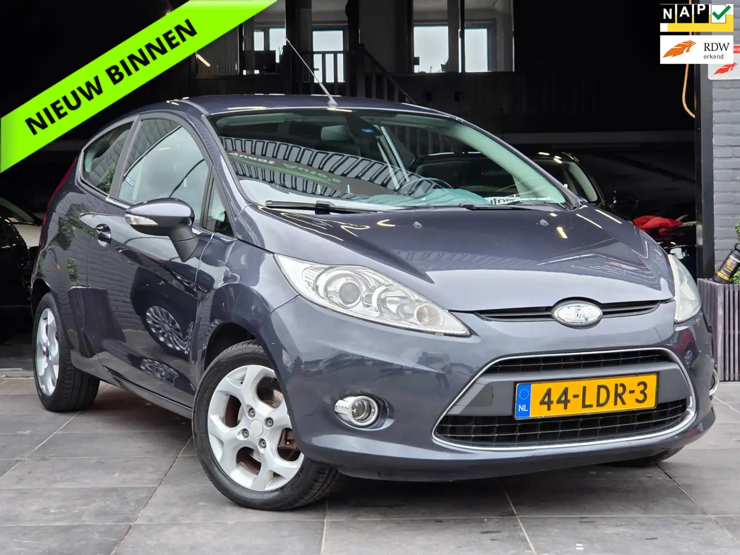 Ford Fiesta 1.25 Titanium|Airco|Parkeersensoren|NAP|APK Grijs - 1