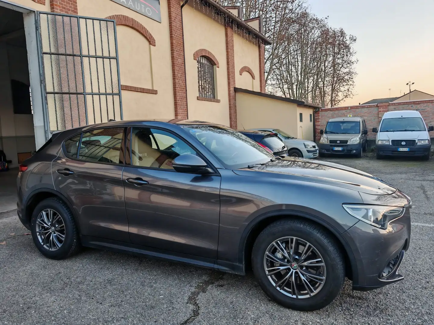 Alfa Romeo Stelvio Stelvio 2017 2.2  Super rwd 180cv auto Grigio - 2