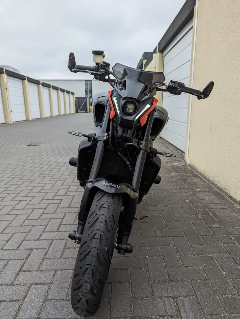 Yamaha MT-09 Storm-Fluo Rojo - 1