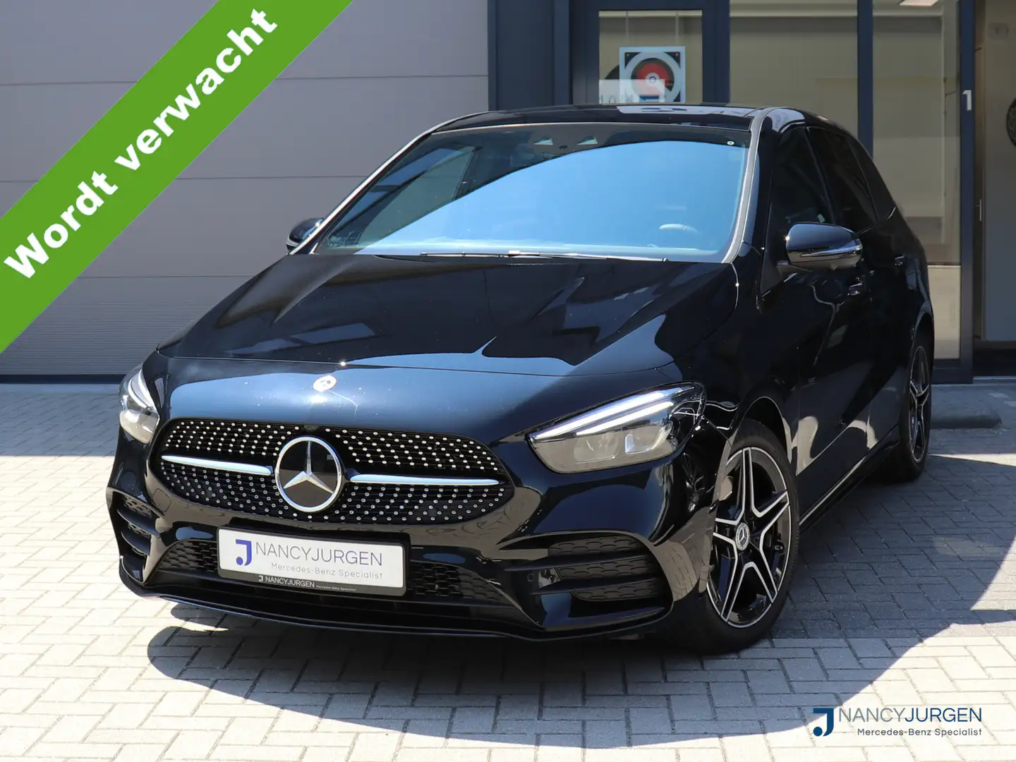 Mercedes-Benz B 250 e AMG | Business | Night | Distronic Plus | Panora Zwart - 1