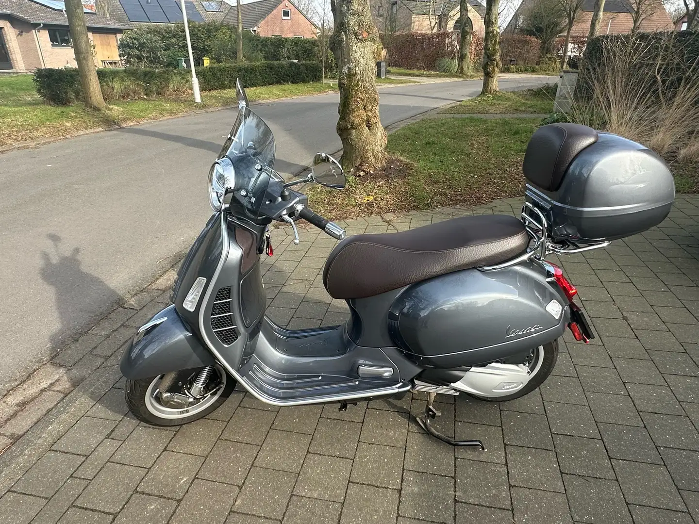 Vespa GTS Touring 300 300cc donkergrijs - 1