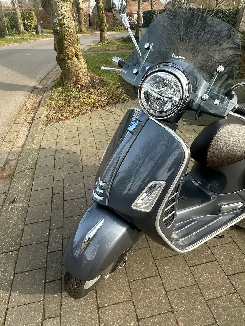Vespa GTS Touring 300 300cc donkergrijs - 2