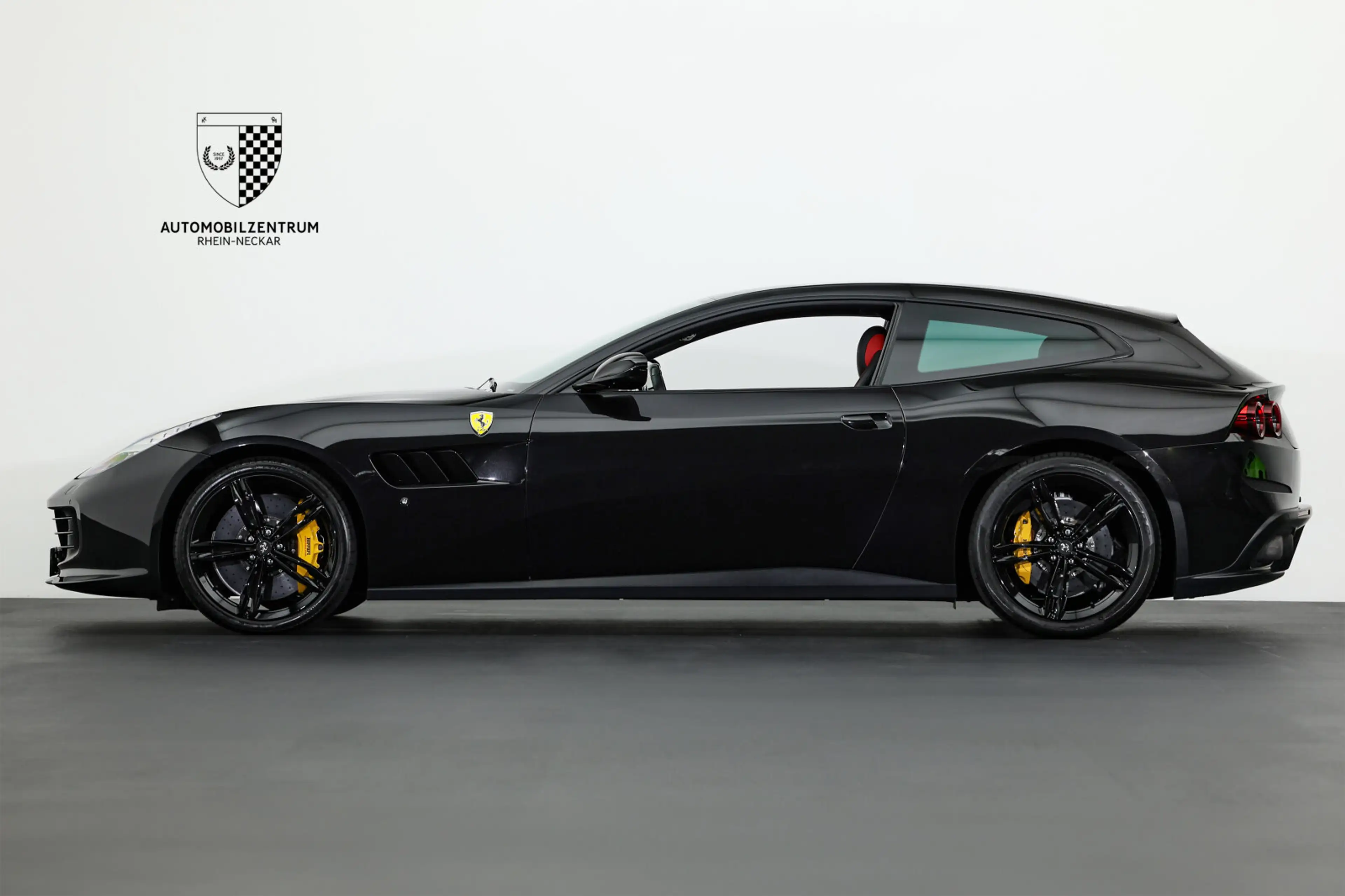 Ferrari GTC4 Lusso GTC4Lusso T Atelier/PassengerDisplay/Carbon-LED — photo 4