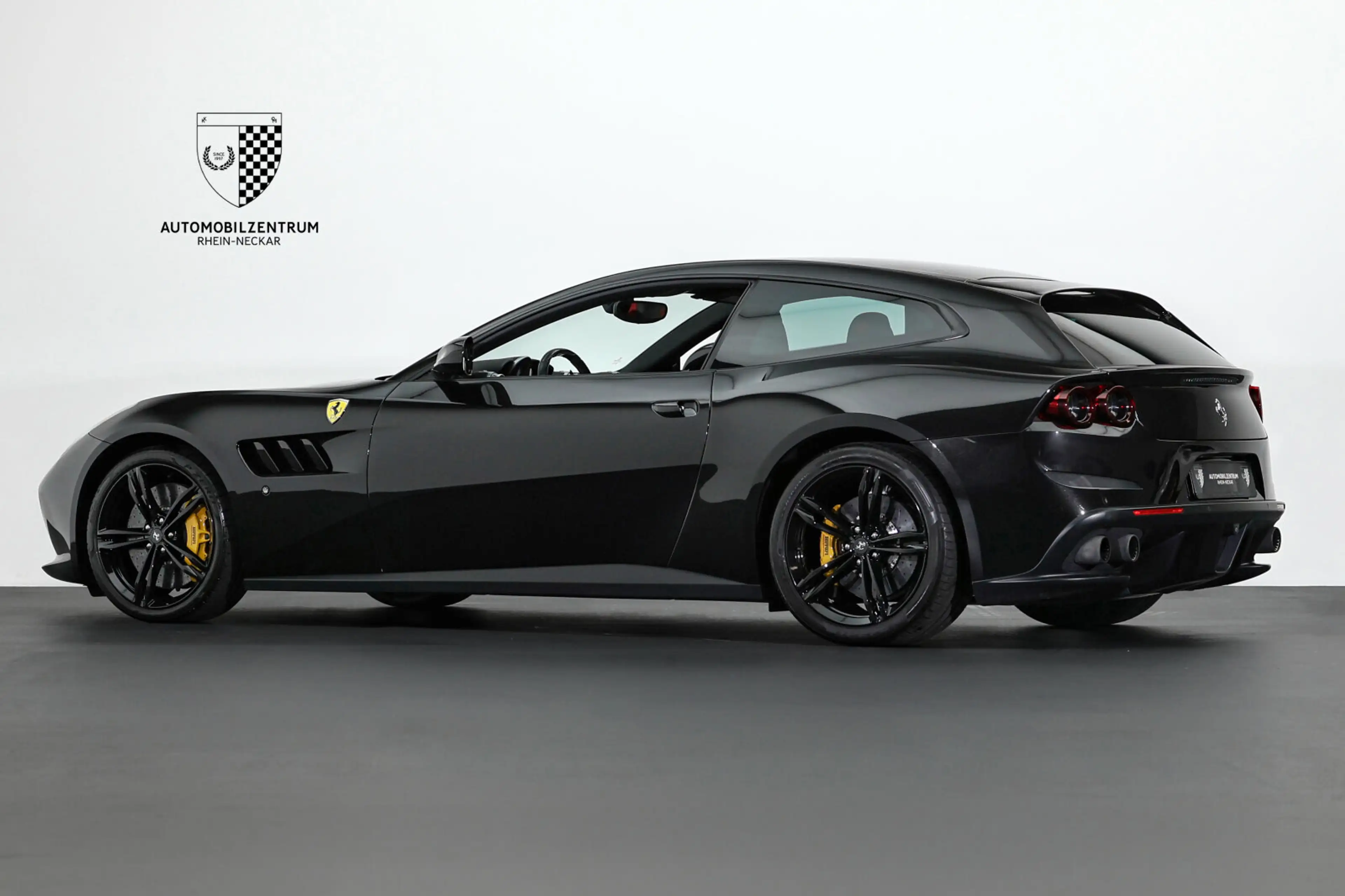 Ferrari GTC4 Lusso GTC4Lusso T Atelier/PassengerDisplay/Carbon-LED — photo 5