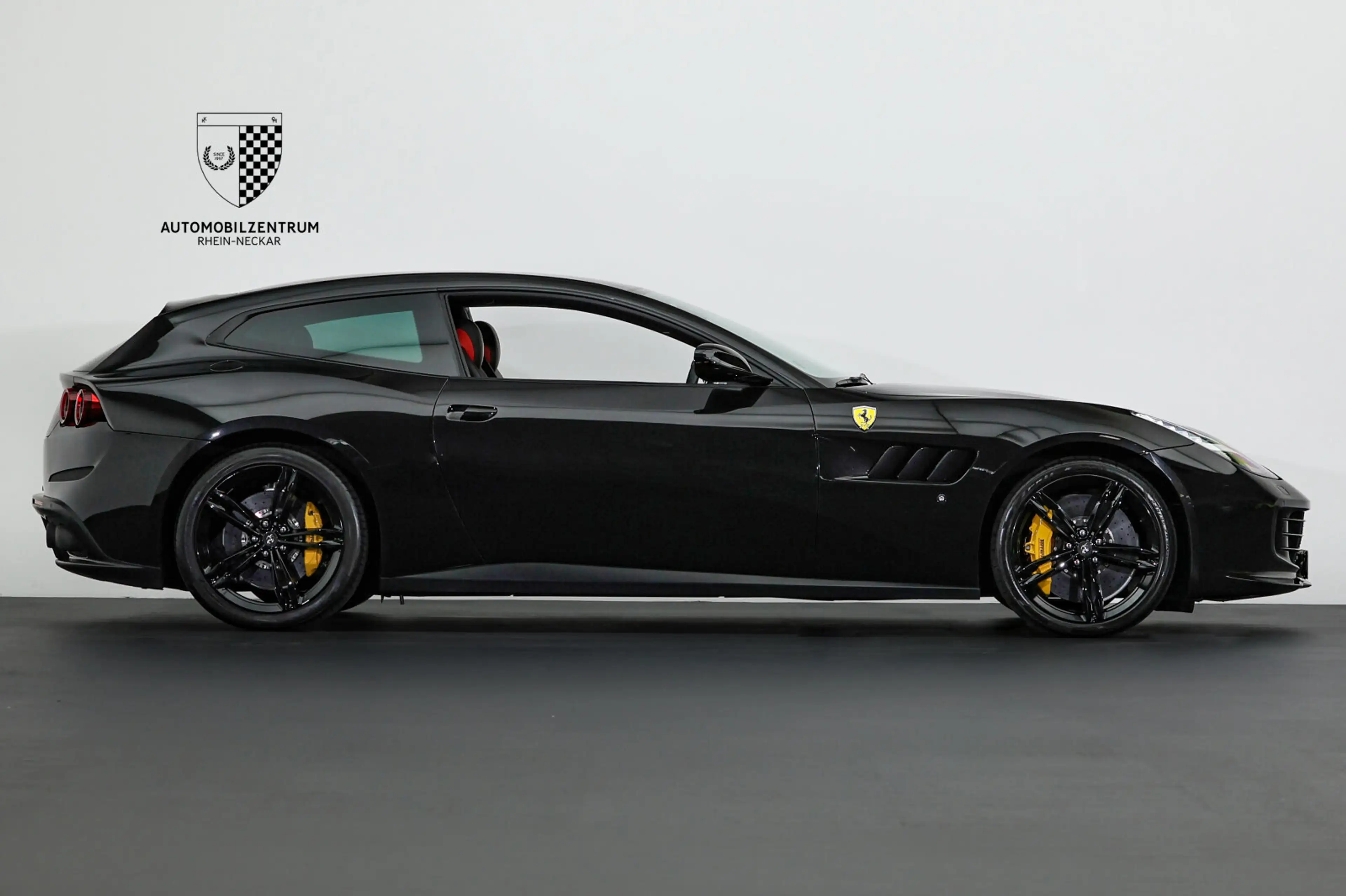 Ferrari GTC4 Lusso GTC4Lusso T Atelier/PassengerDisplay/Carbon-LED — photo 8