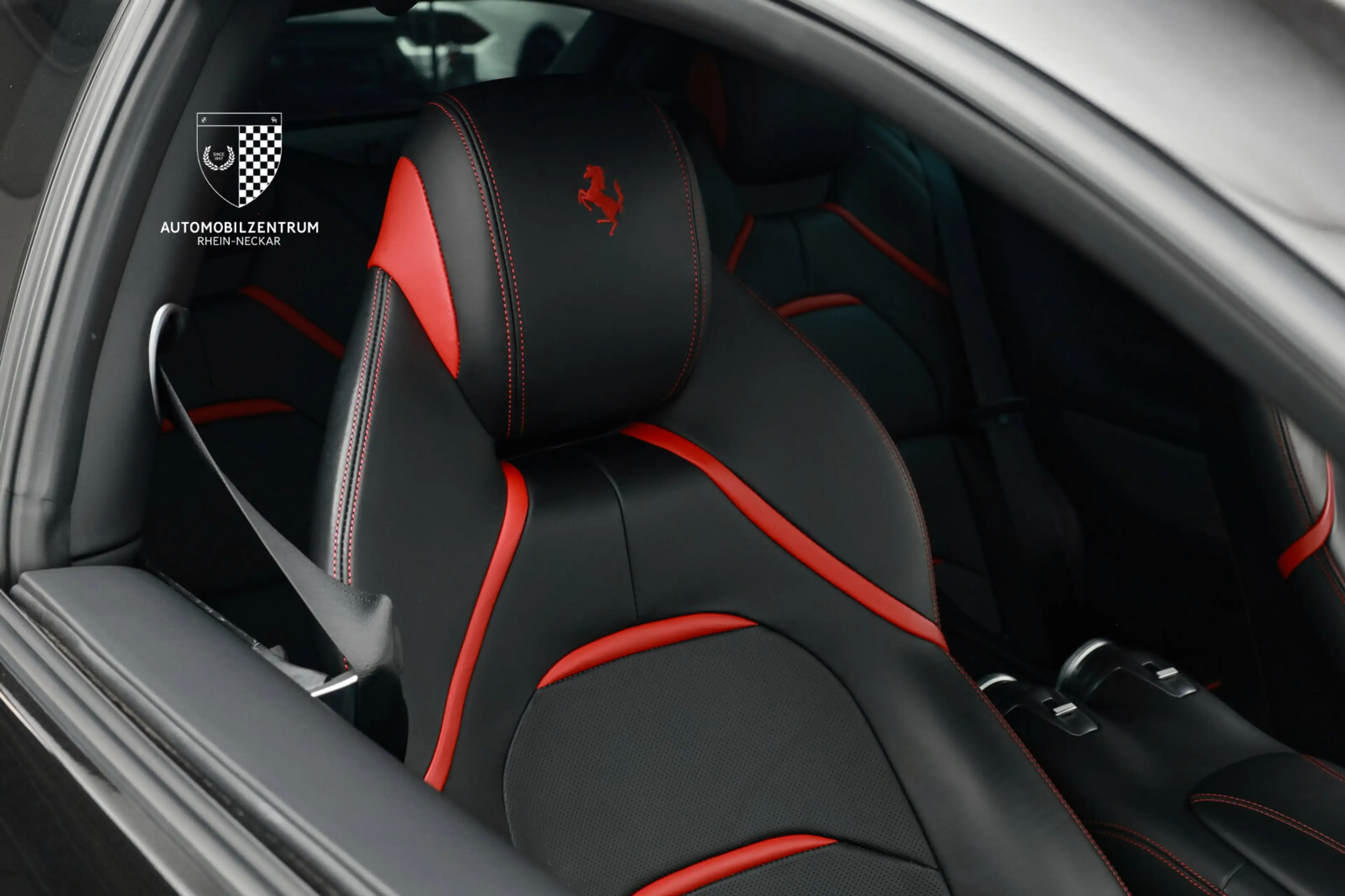 Ferrari GTC4 Lusso GTC4Lusso T Atelier/PassengerDisplay/Carbon-LED — photo 14
