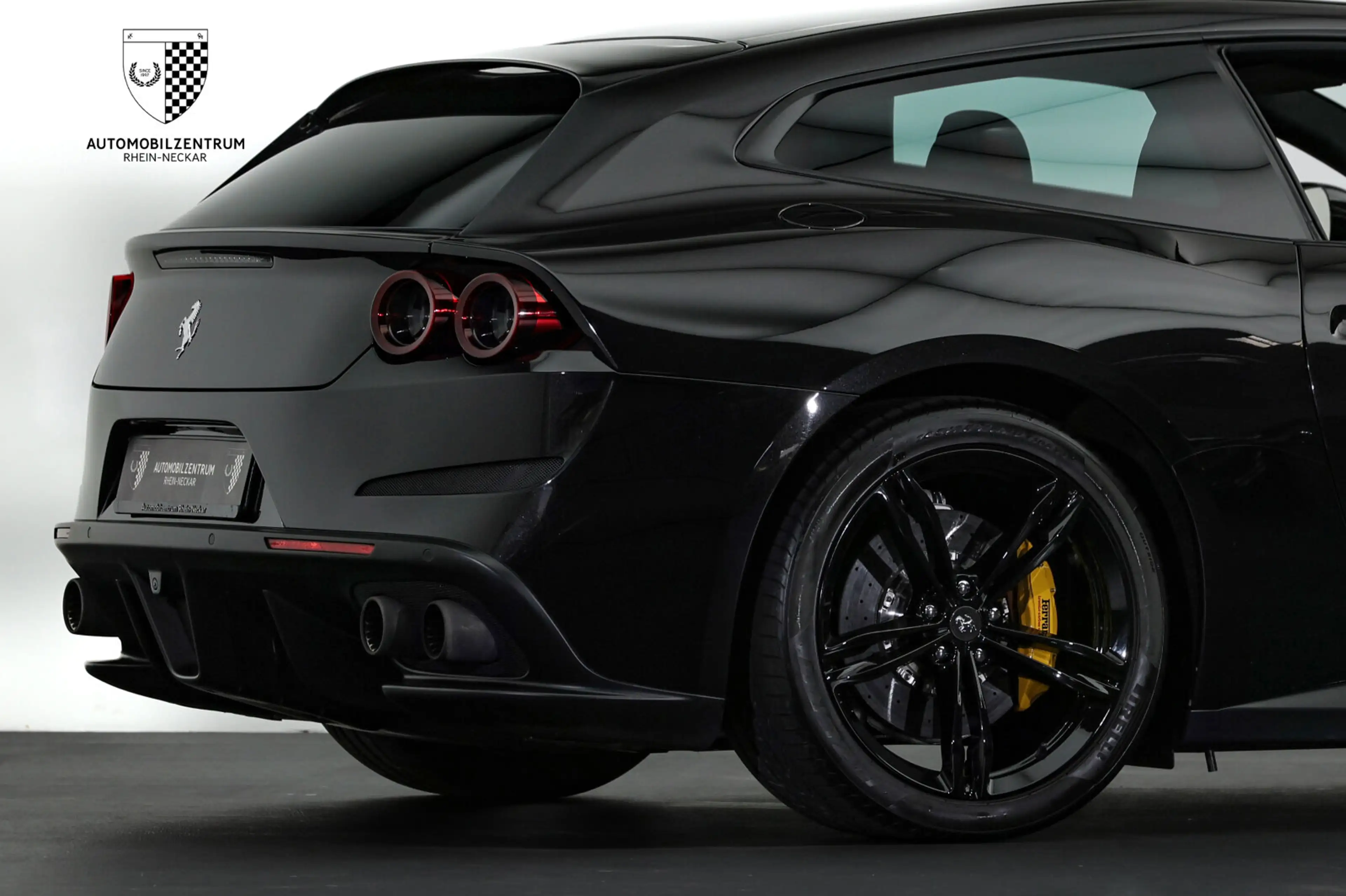 Ferrari GTC4 Lusso GTC4Lusso T Atelier/PassengerDisplay/Carbon-LED — photo 10
