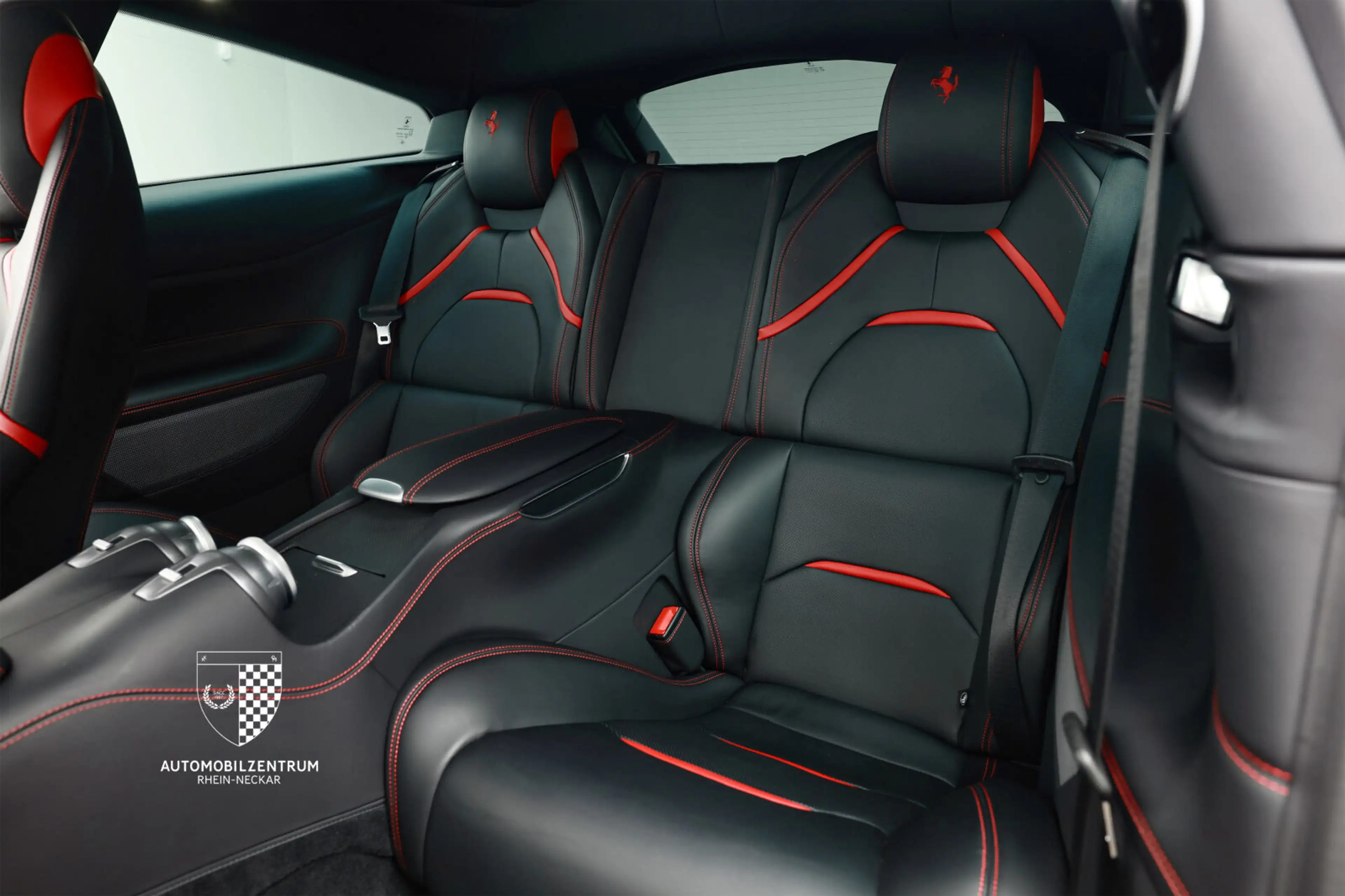Ferrari GTC4 Lusso GTC4Lusso T Atelier/PassengerDisplay/Carbon-LED — photo 15