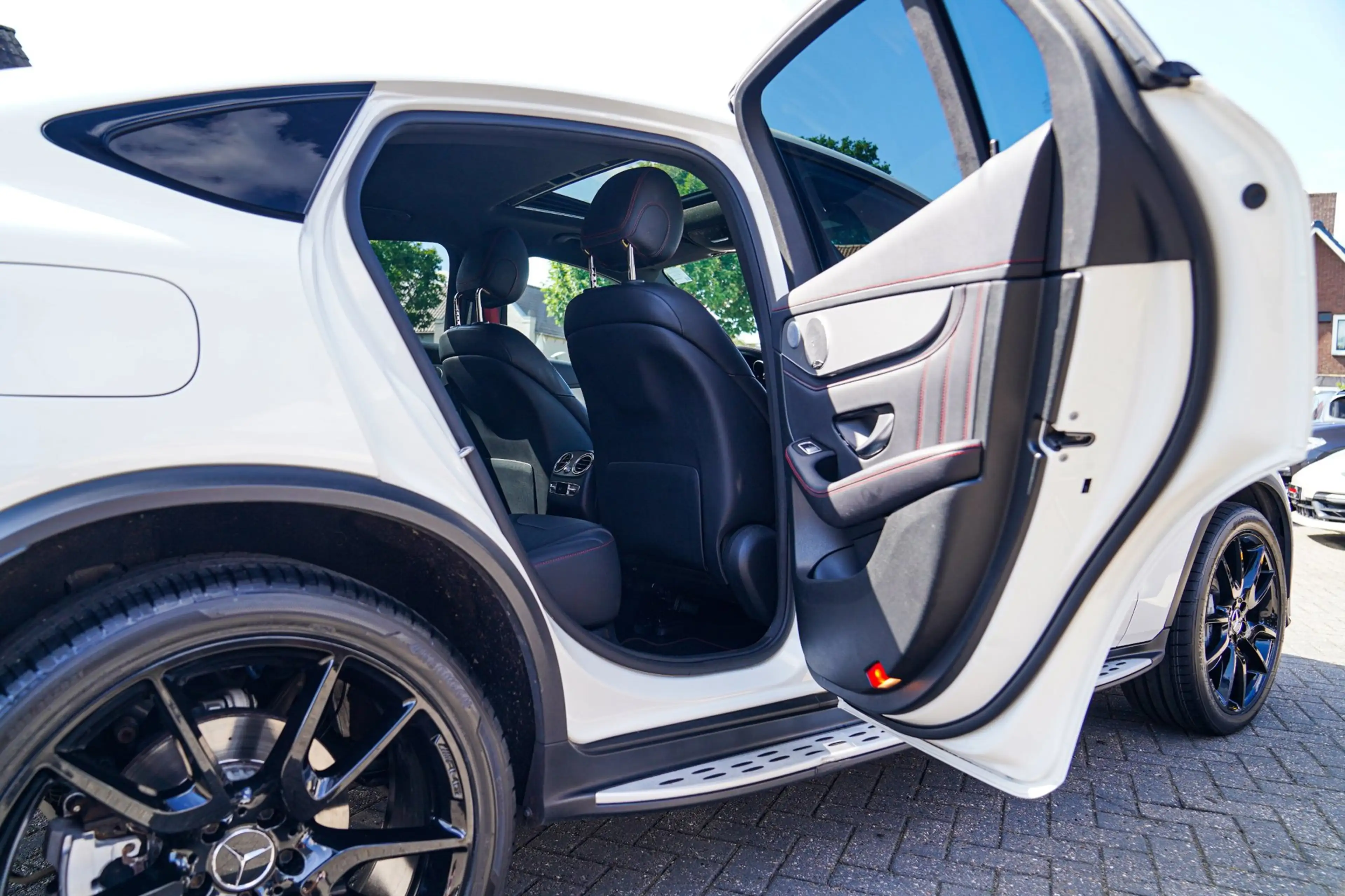 Mercedes-Benz GLC 43 AMG Coupé 4MATIC | Burmester | 360 Camera | Head Up Di — photo 15