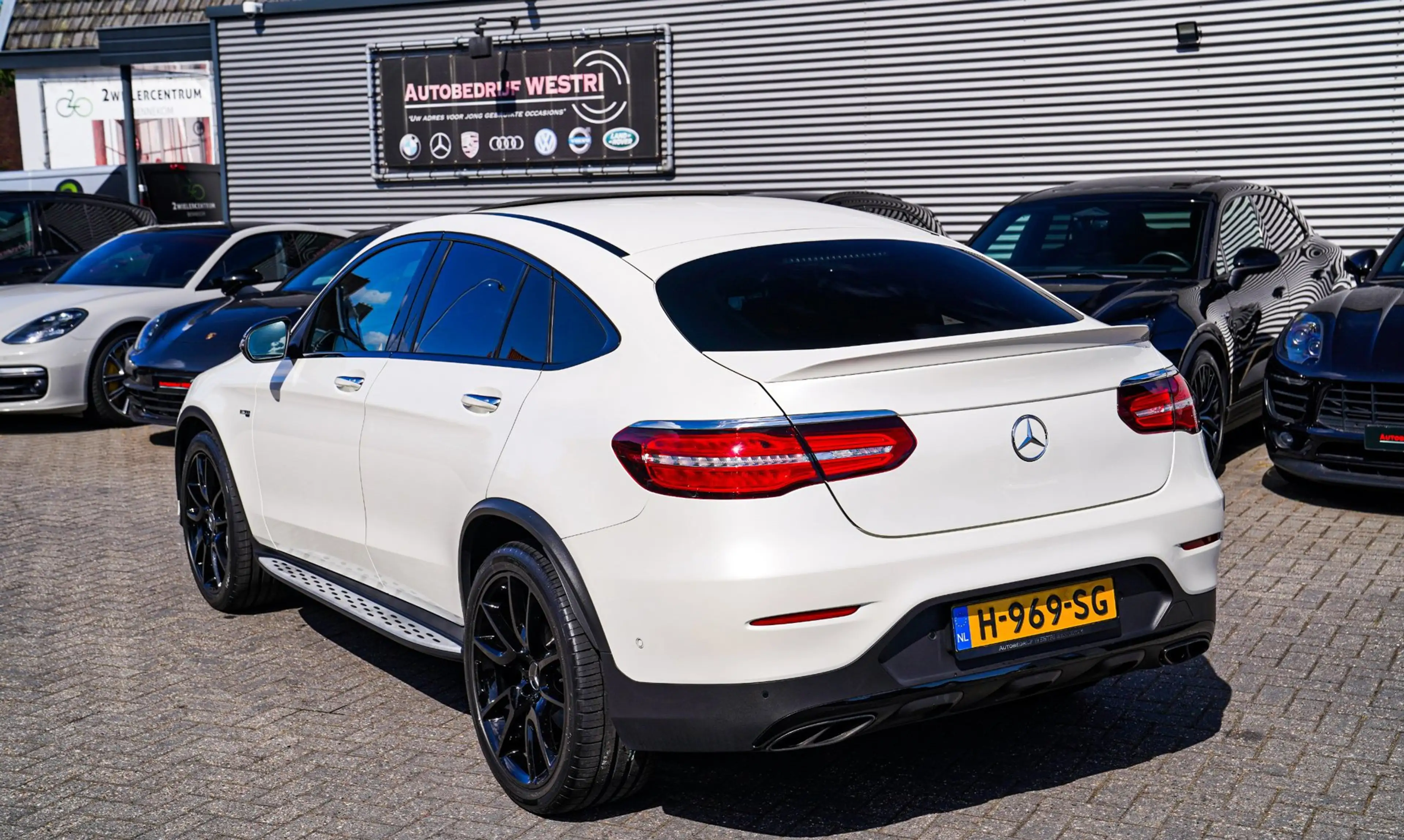 Mercedes-Benz GLC 43 AMG Coupé 4MATIC | Burmester | 360 Camera | Head Up Di — photo 13