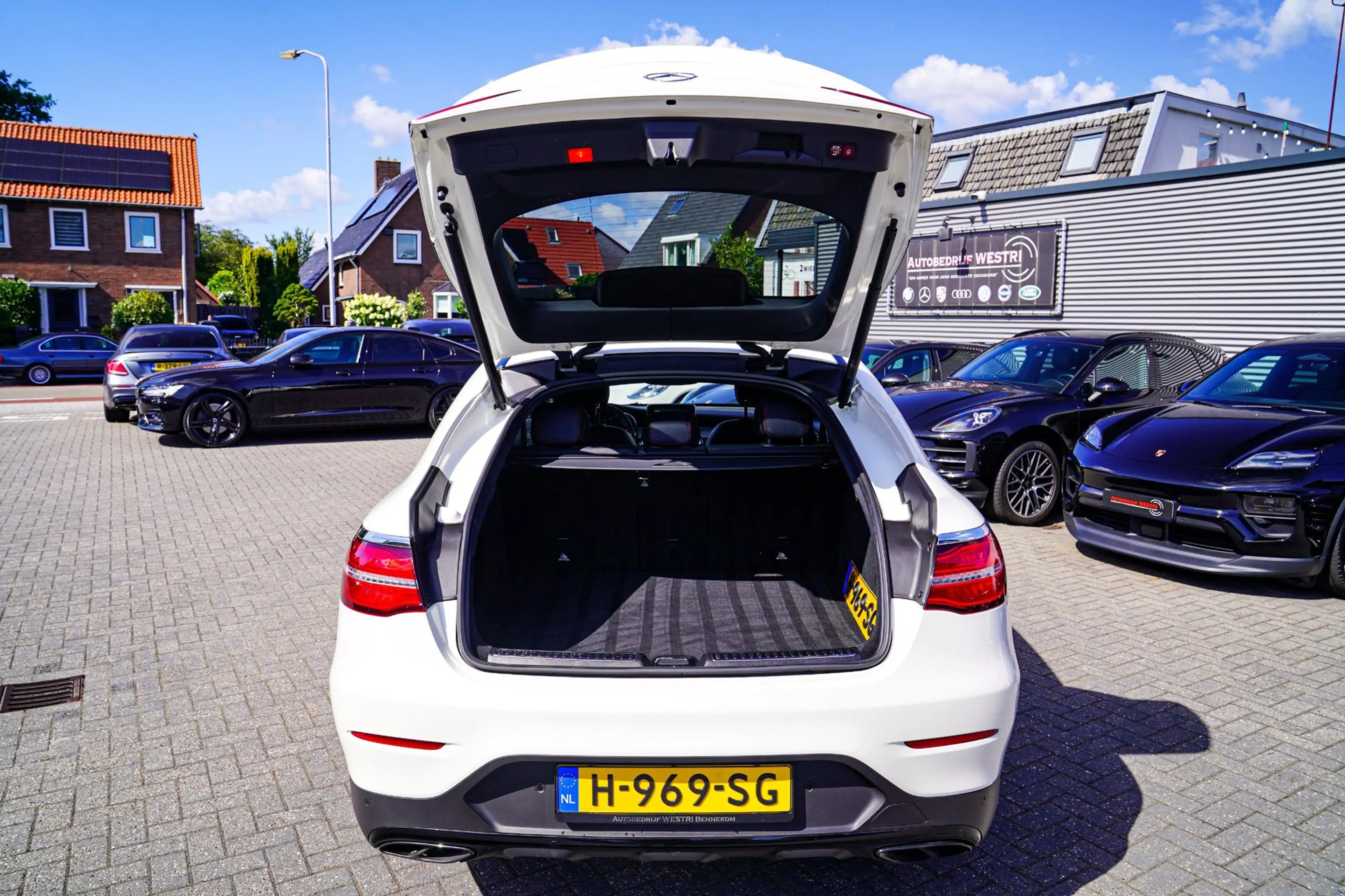 Mercedes-Benz GLC 43 AMG Coupé 4MATIC | Burmester | 360 Camera | Head Up Di — photo 12