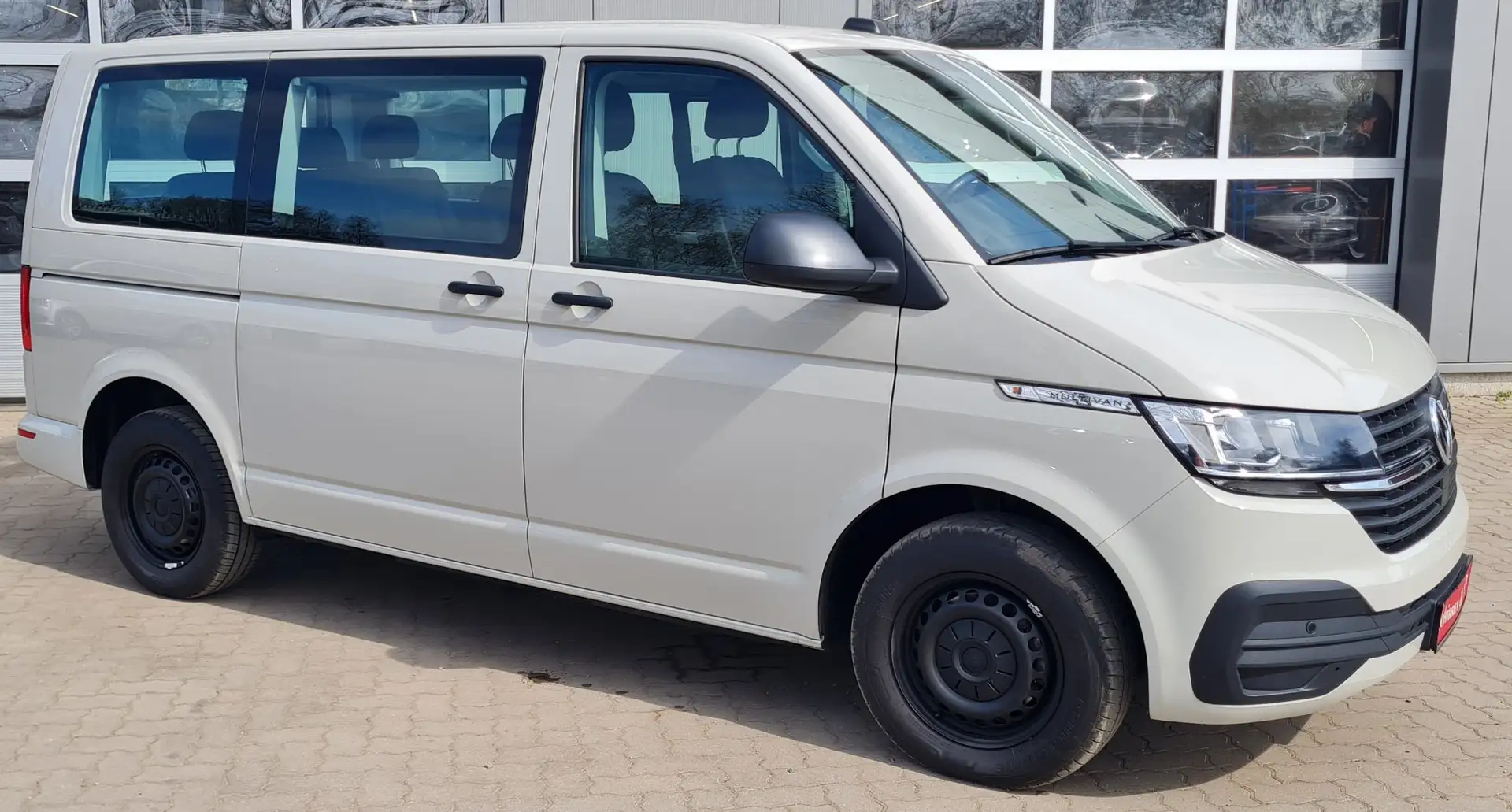 Volkswagen T6.1 Multivan Family ACC Klimaaut. CarPlay Sitzheizung AHK Gri - 1
