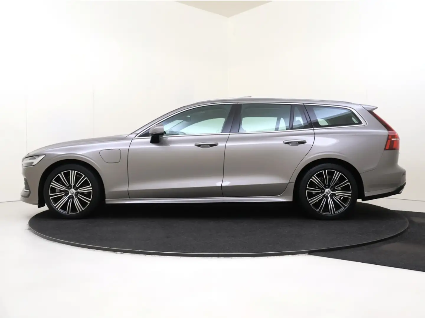 Volvo V60 T8 Twin Engine AWD Inscription | Massage | Panoram Gris - 2