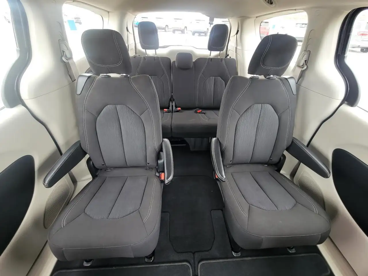 Chrysler Grand Caravan снимка Chrysler Grand Caravan