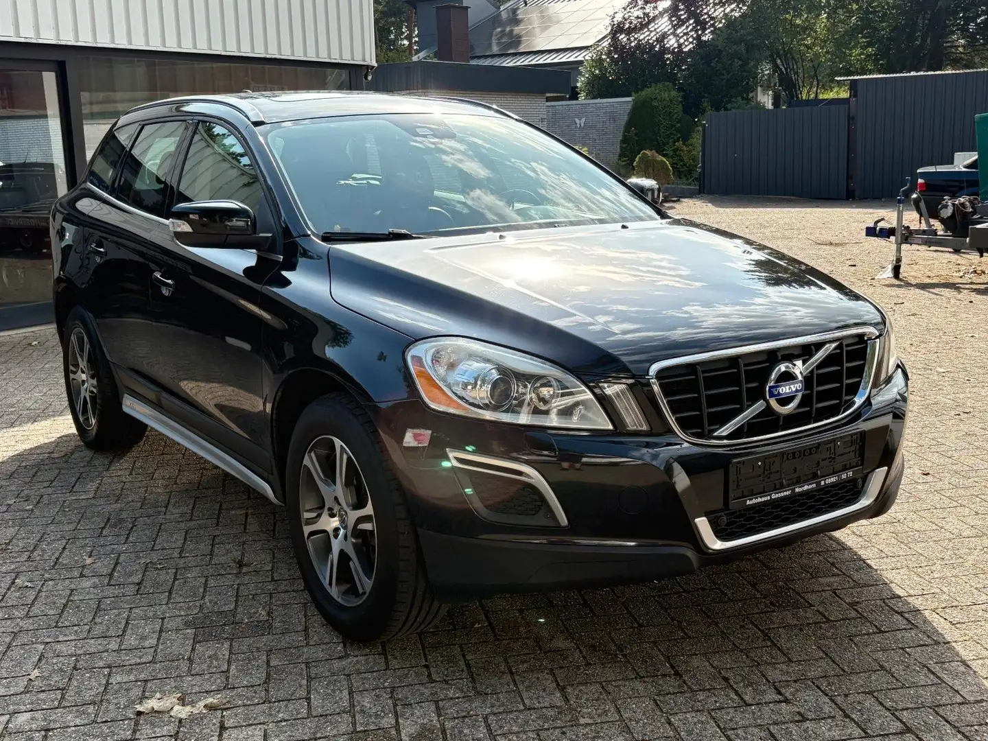 Volvo XC60 Summum AWD 2.4 4x4 *LEDER*XENON*PANORAMA* Schwarz - 2