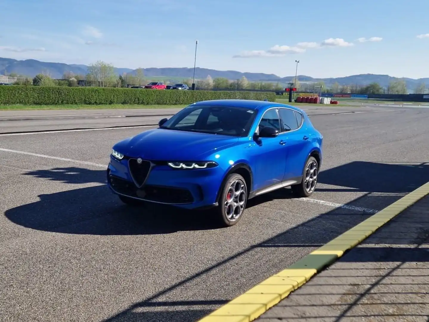 Alfa Romeo Tonale Tonale Edizione Speciale 1.3 T4 PHEV e-AWD Blau - 2