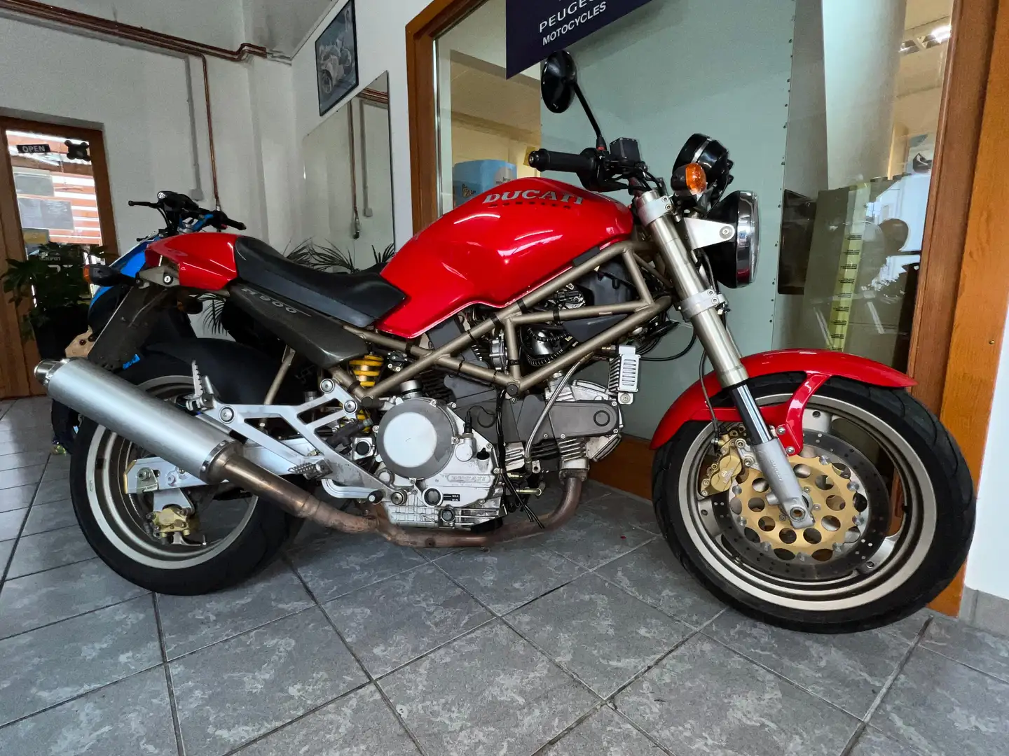 Ducati Monster 900 Roşu - 1