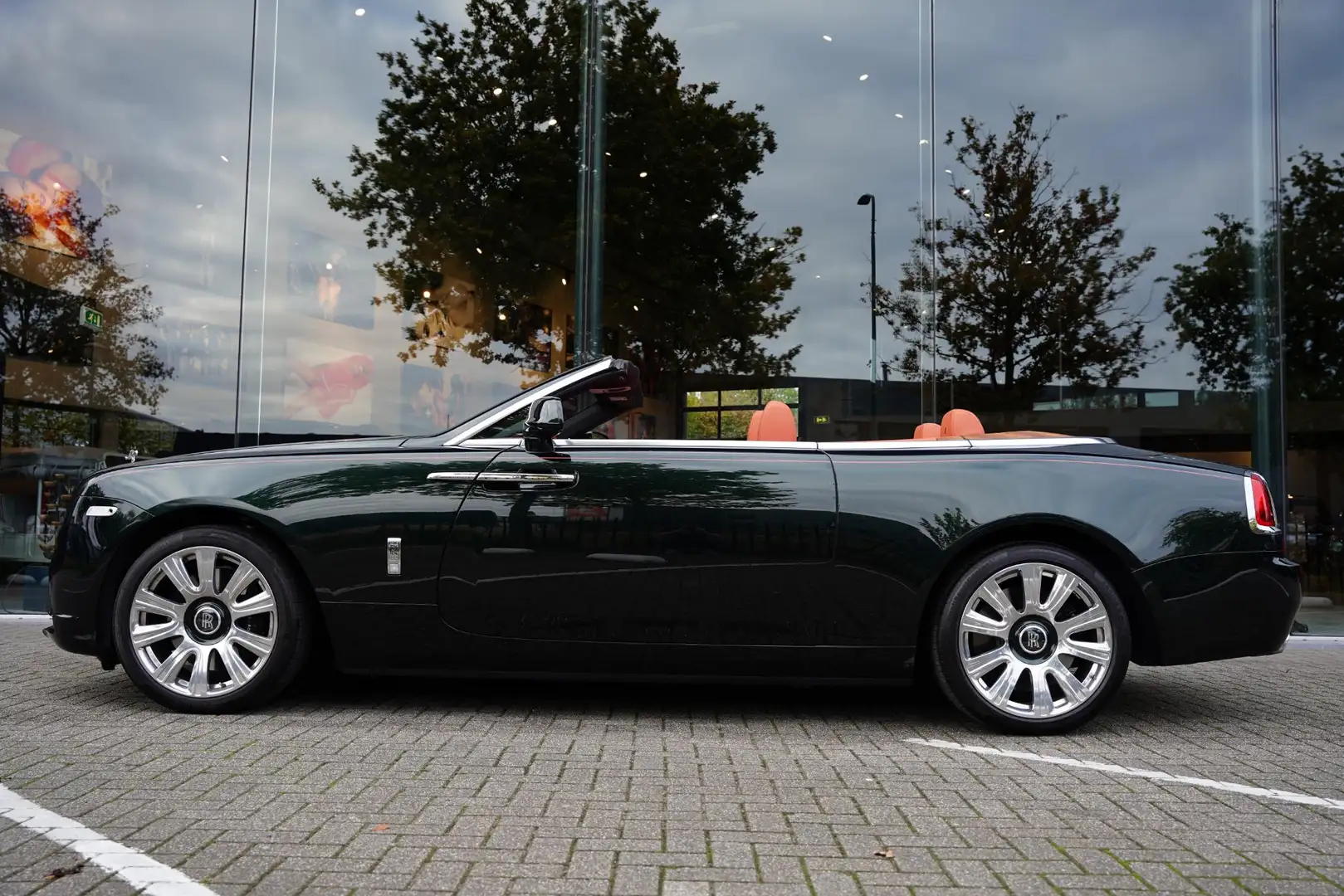 Rolls-Royce Dawn 6.6 V12 Dark Emerald 19 D.Km Bespoke Audio Teak De Verde - 2