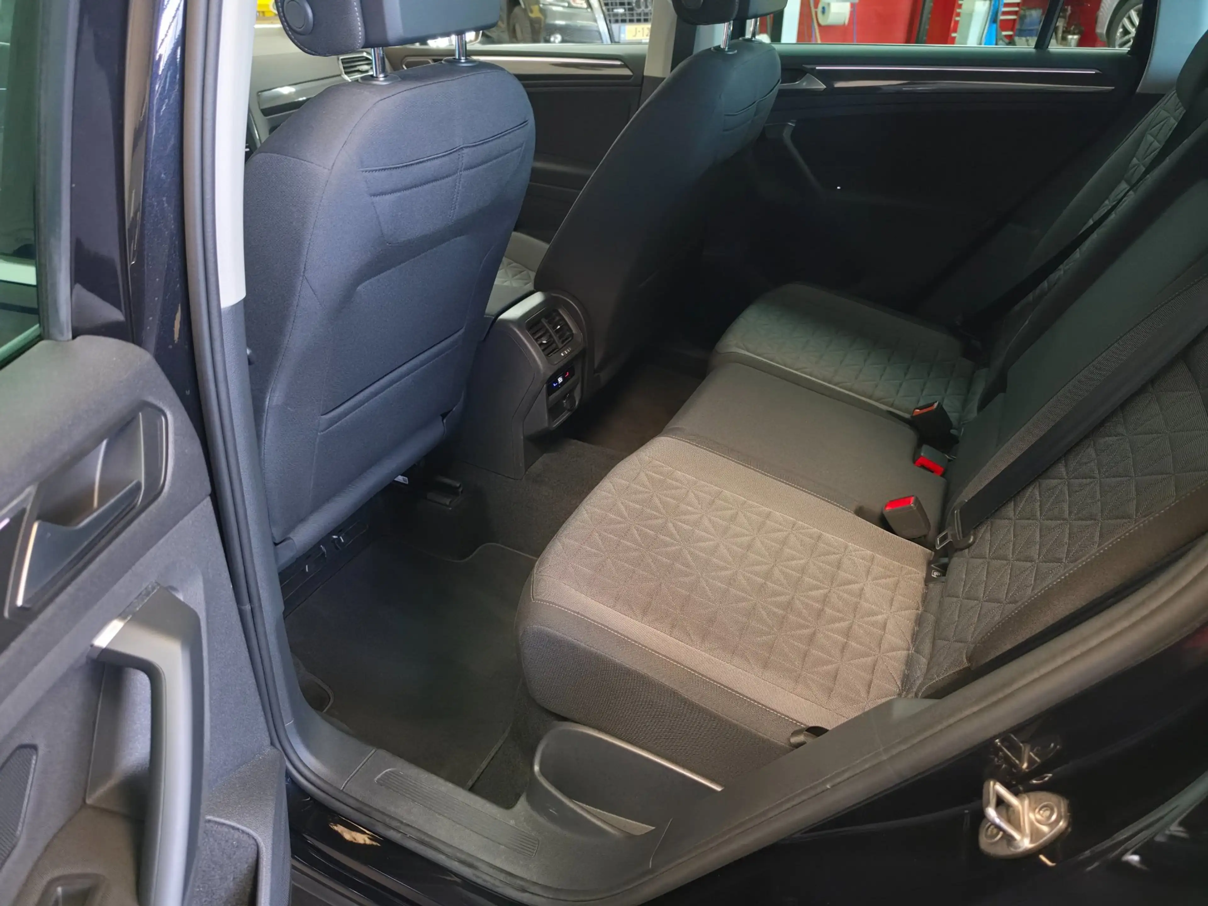Volkswagen Tiguan 1.5 TSI Elegance — photo 9