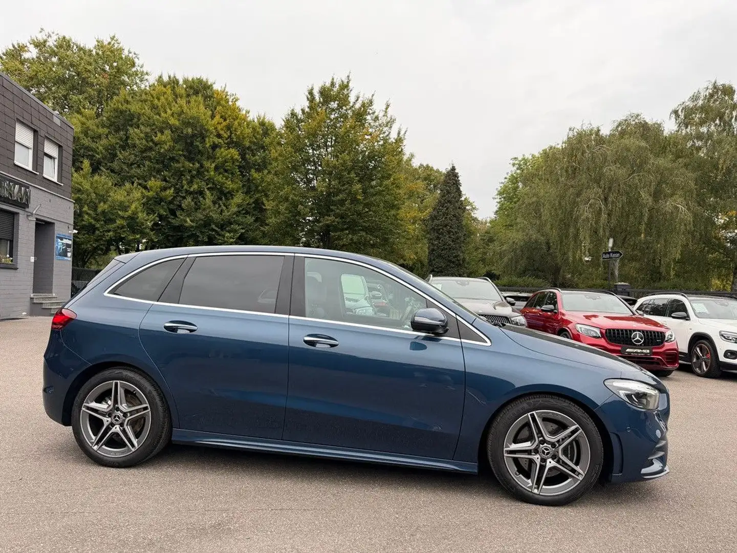 Mercedes-Benz B 220 4M AMG Line Premium/nur 6.000 km/wie NEU Blau - 2