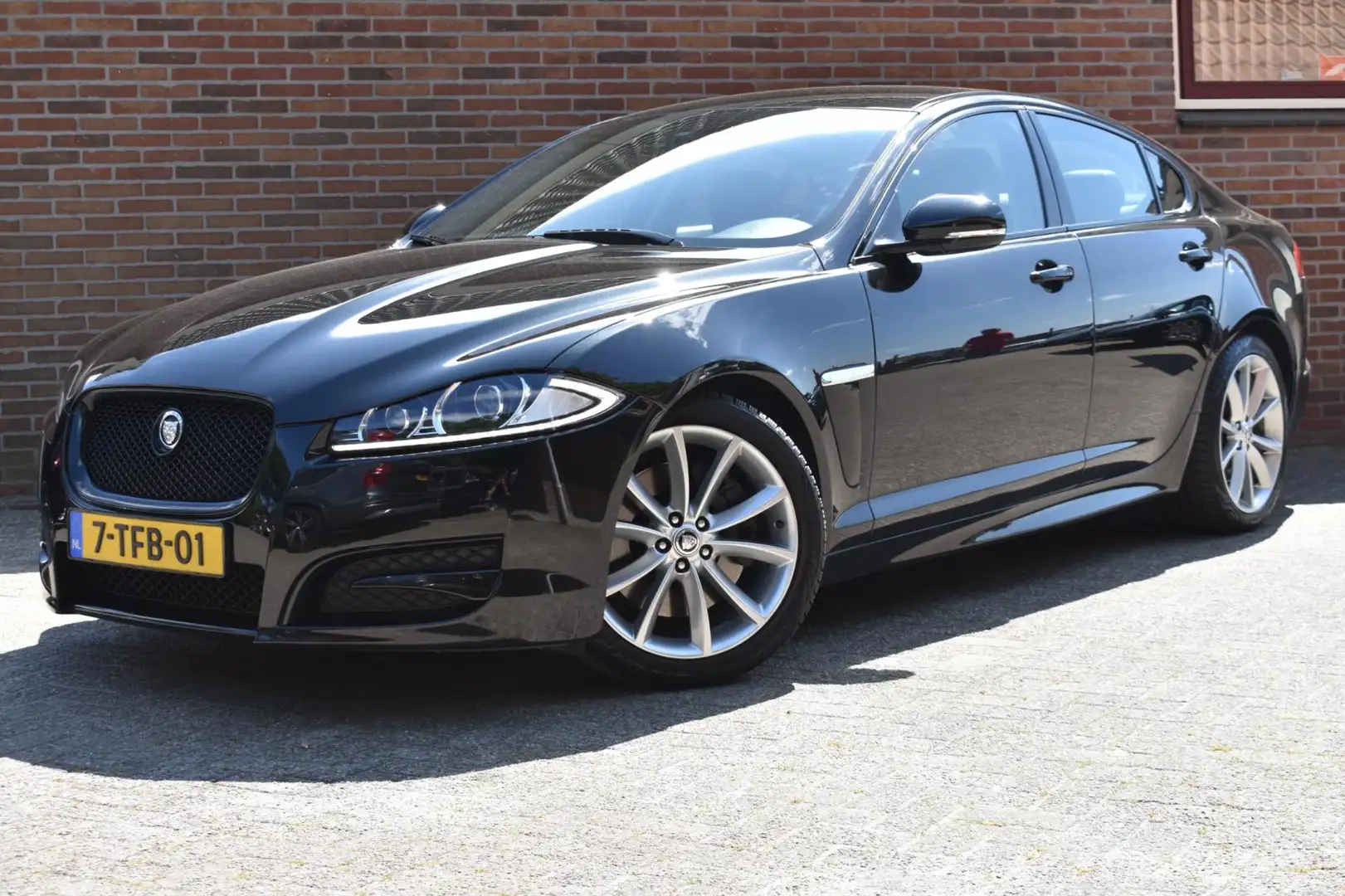 Jaguar XF 3.0 V6 '14 Leder NAP Clima Navi Cruise Inruil moge Fekete - 1