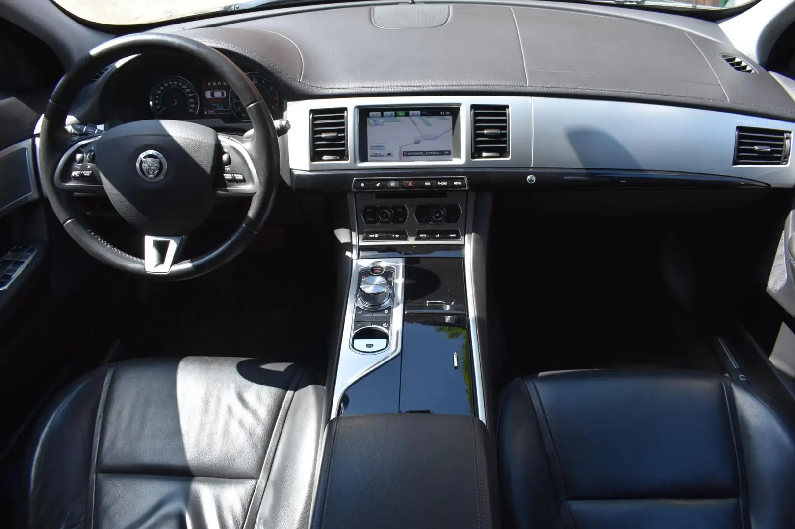Jaguar XF 3.0 V6 '14 Leder NAP Clima Navi Cruise Inruil moge Fekete - 2