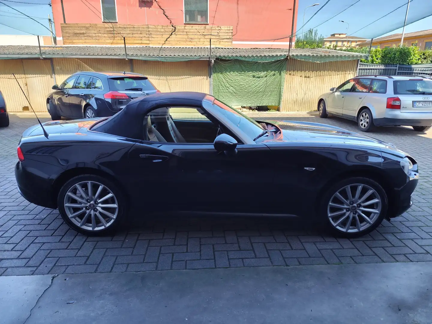 Fiat 124 Spider 124 Spider 1.4 m-air Lusso Schwarz - 2