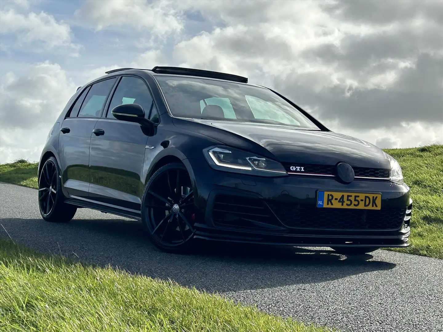 Volkswagen Golf GTI 7.5 2.0 TSI Performance 245PK / Pano / Keyless / V Noir - 2
