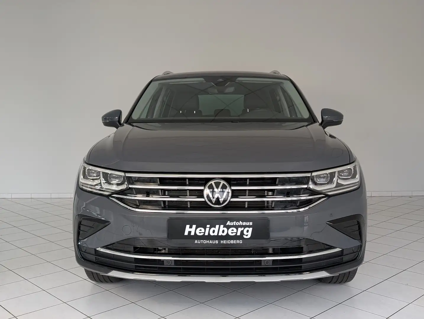 Volkswagen Tiguan 2.0 TDI 4M DSG AHK LEDER IQ-Matrix ACC Kamera 18" Gris - 2