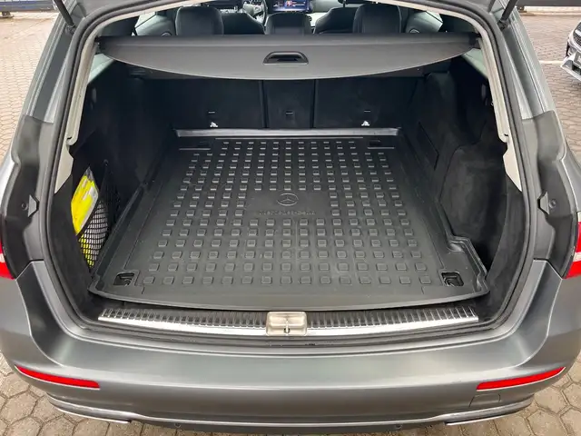 Mercedes-Benz E-Class view 7