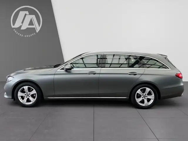Mercedes-Benz E-Class view 4