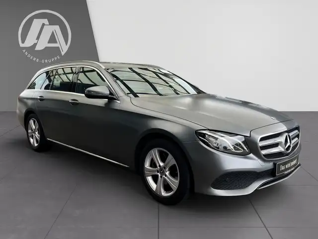 Mercedes-Benz E-Class view 5