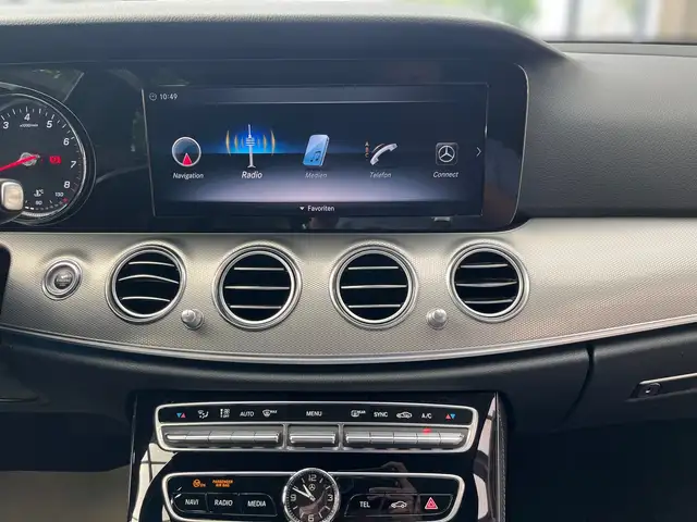 Mercedes-Benz E-Class view 12