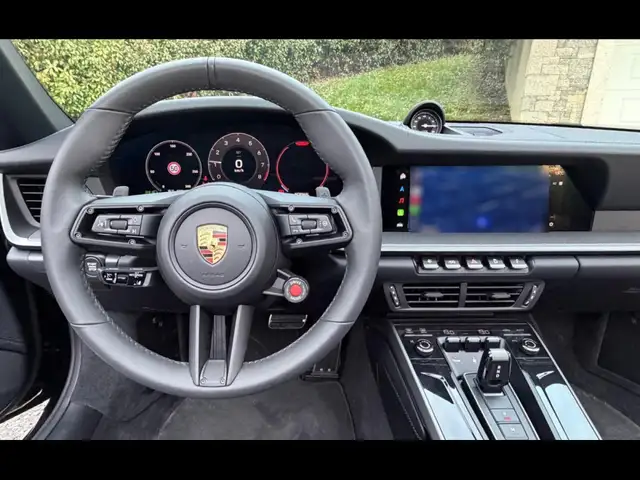 Porsche 911 view 4
