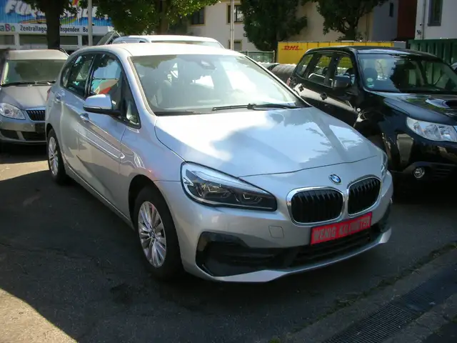 Bmw 218 nur 14.800km *Automatik Allrad *LED *Navi *Headup*TOP