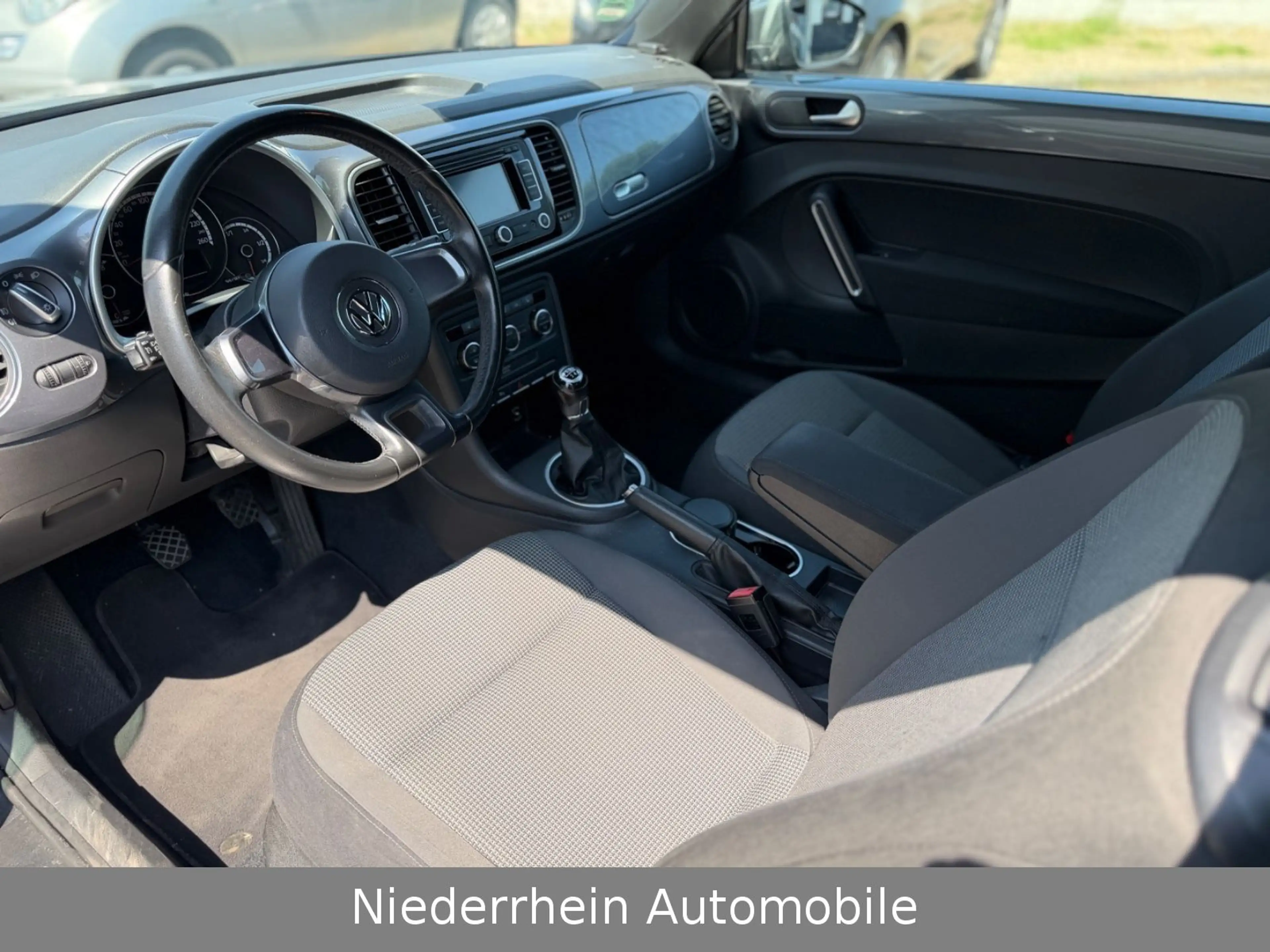 Volkswagen Beetle Cabriolet Design +Klima+SH+Tüv&AU Neu — photo 4