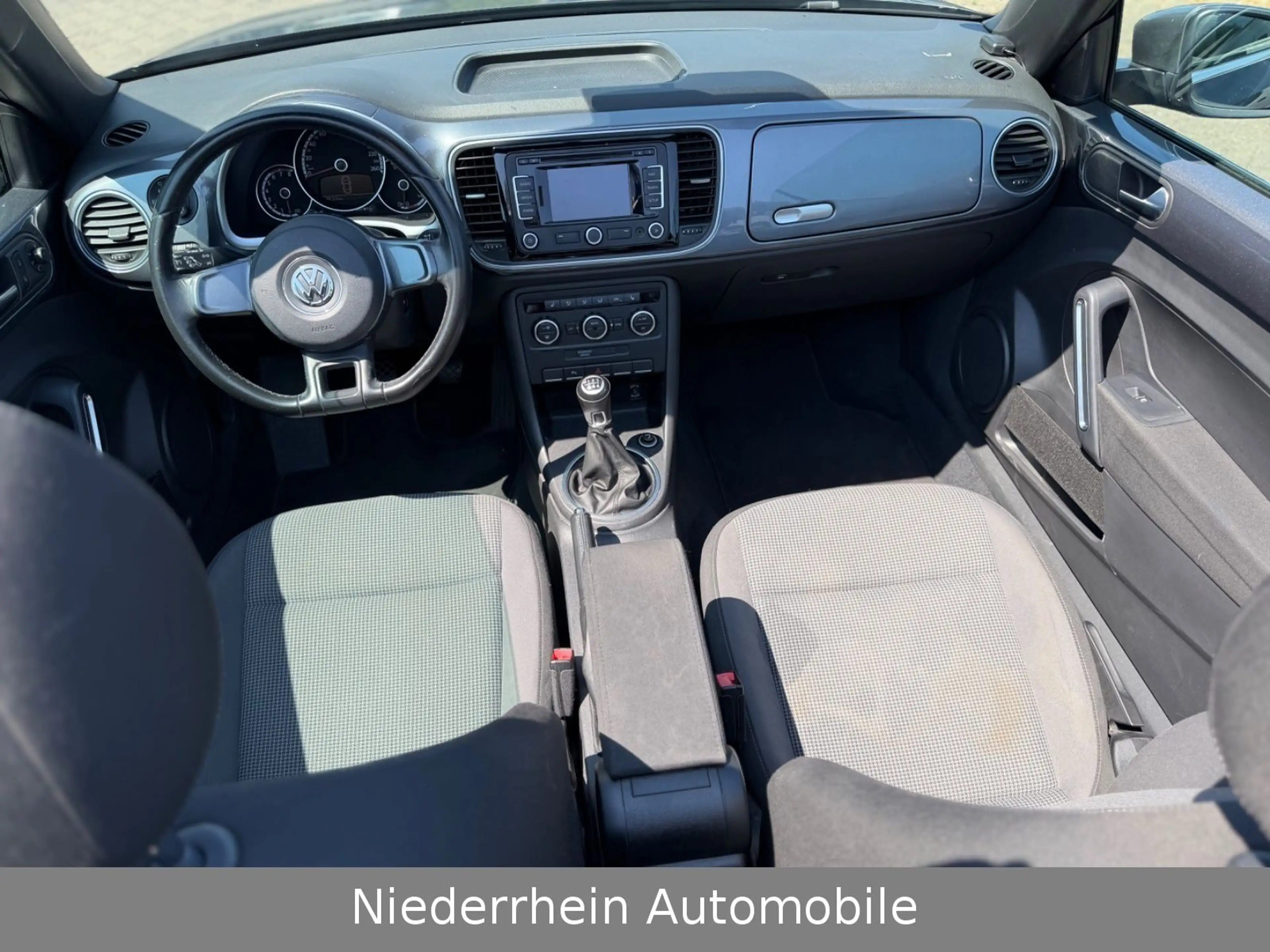 Volkswagen Beetle Cabriolet Design +Klima+SH+Tüv&AU Neu — photo 3