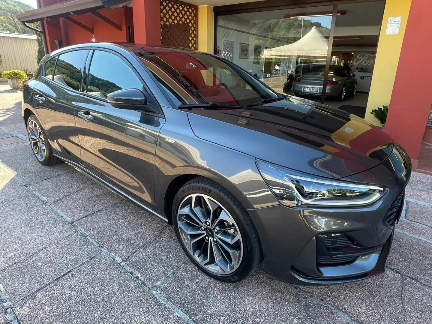 Ford Focus Focus 1.0 ecoboost hybrid ST-Line X 155cv Gris - 2