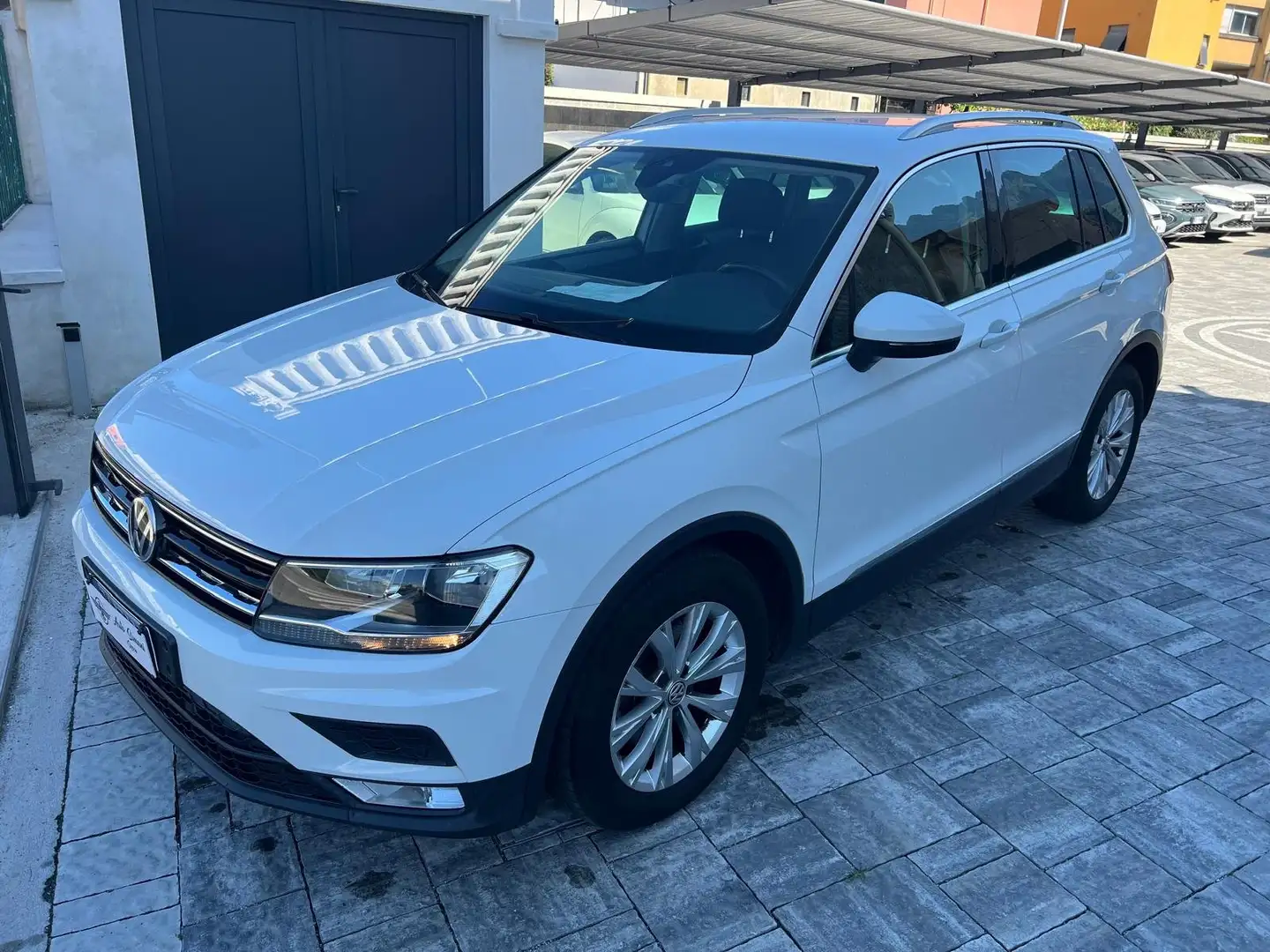 Volkswagen Tiguan Tiguan II 2016 1.6 tdi Style 115cv Bianco - 1