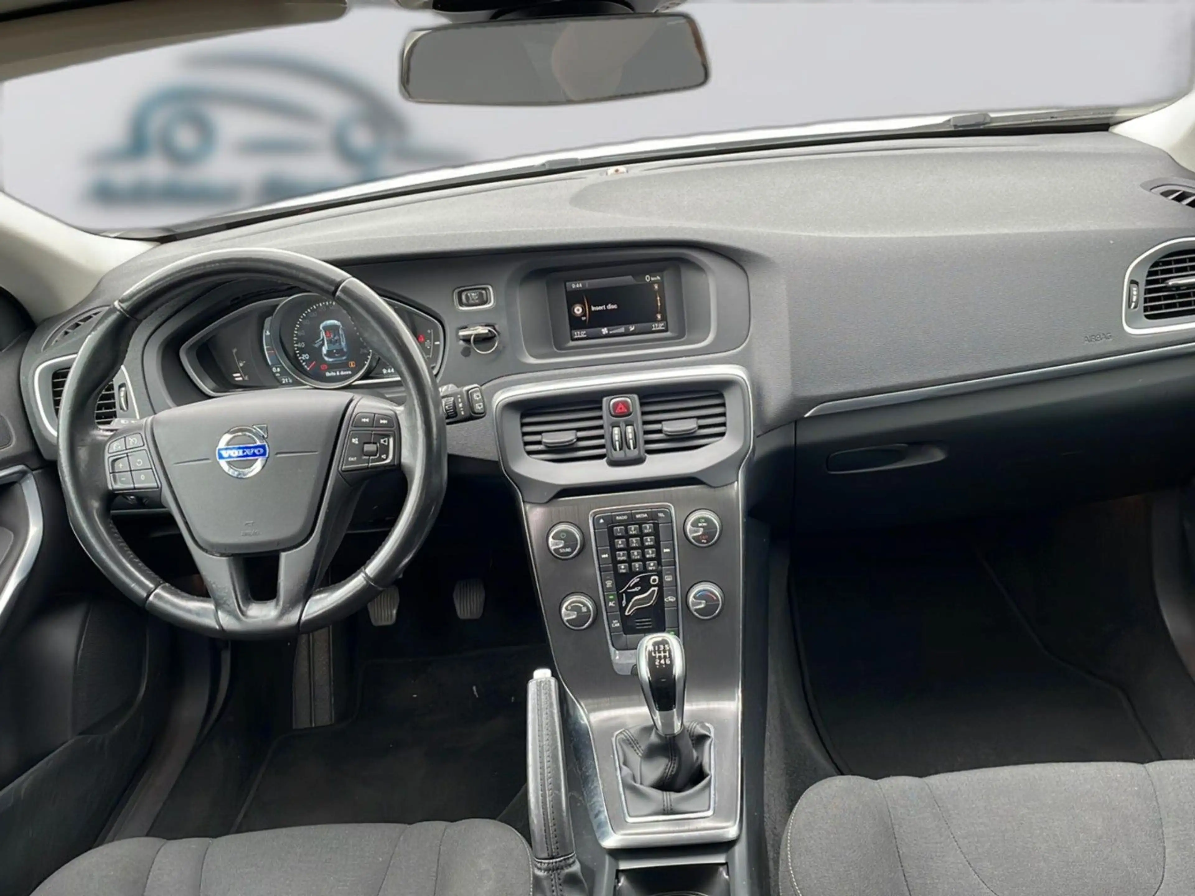 Volvo V40 — photo 14