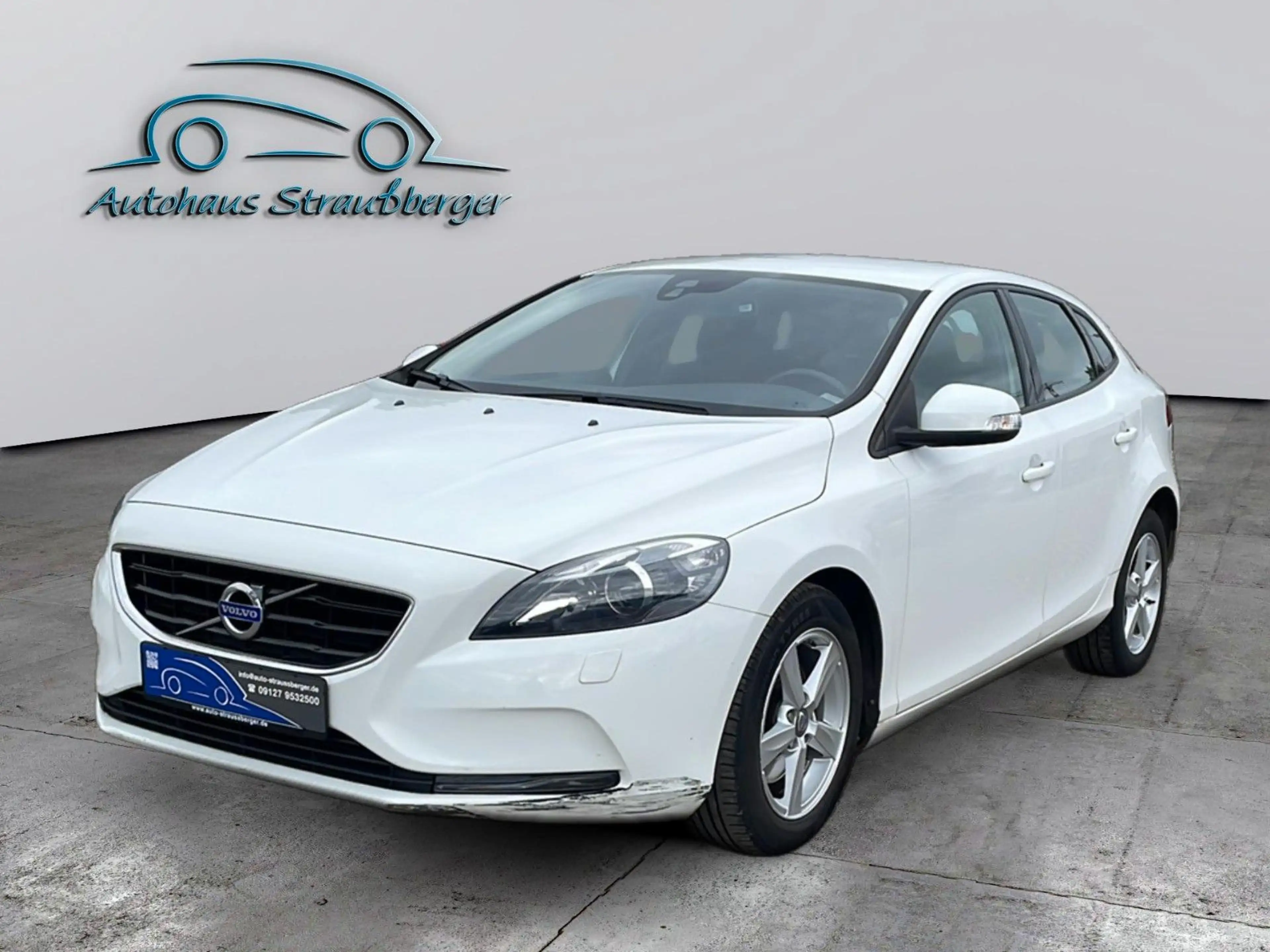 Volvo V40 — photo 2