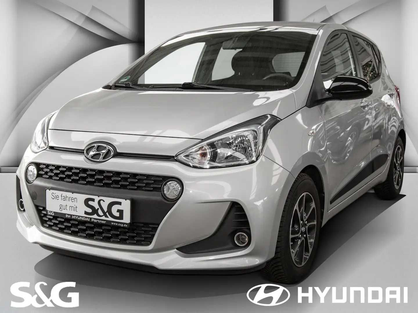 Hyundai i10 1.0 DAB+SHZ+LENKRADHZG+KLIMA+ALLWETTERREIFEN Zilver - 1